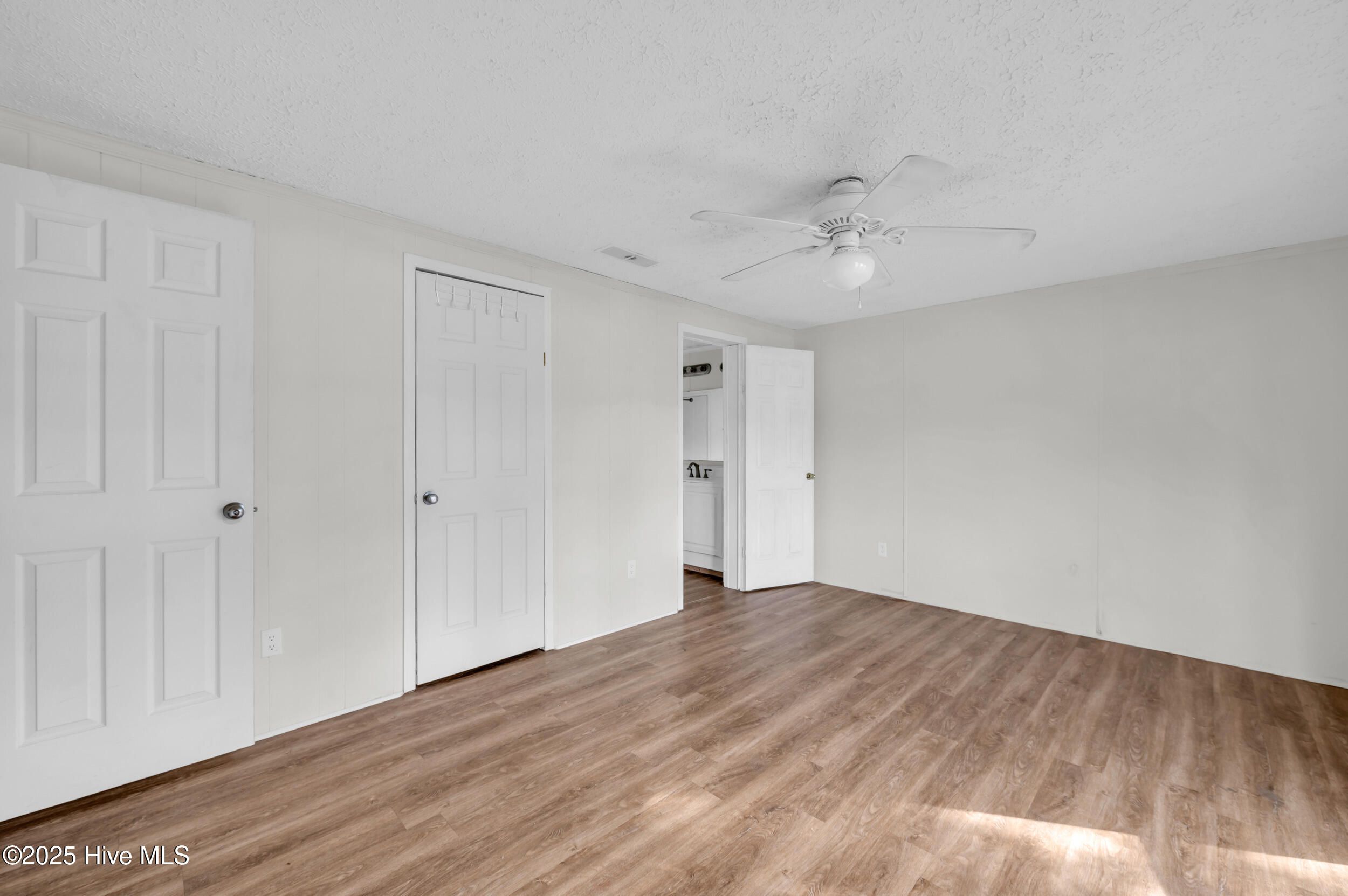 100543883 | Photo 17