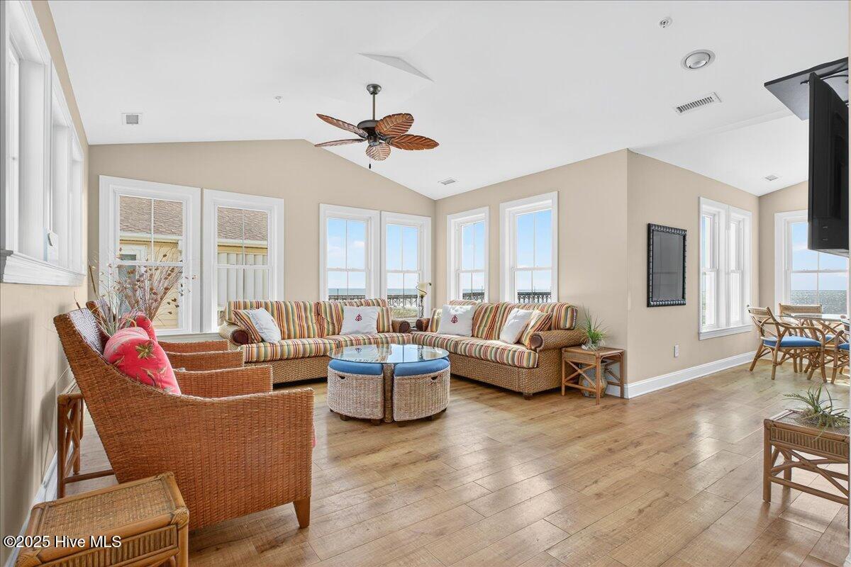 100534230 | Photo 80