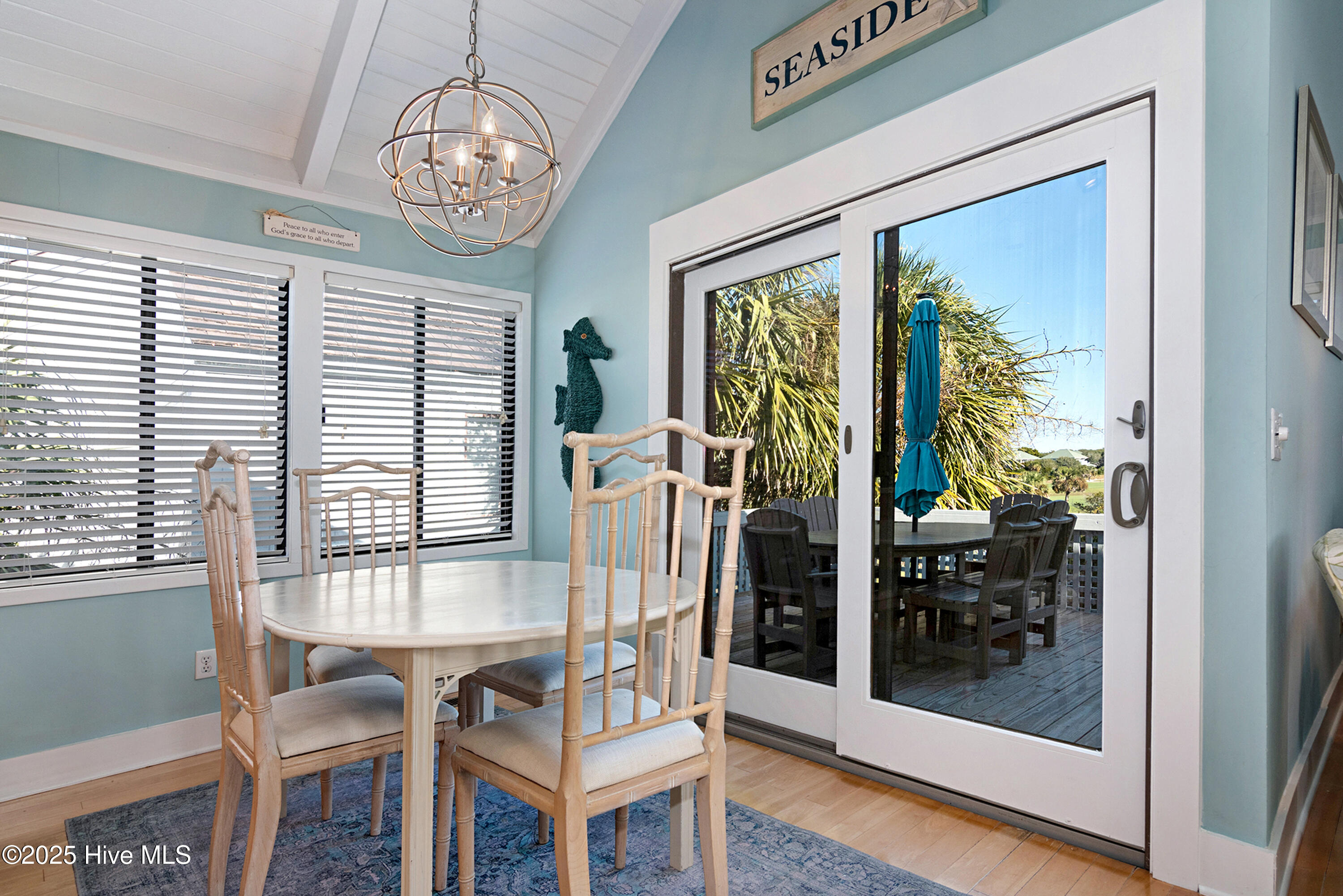 100526215 | Photo 25