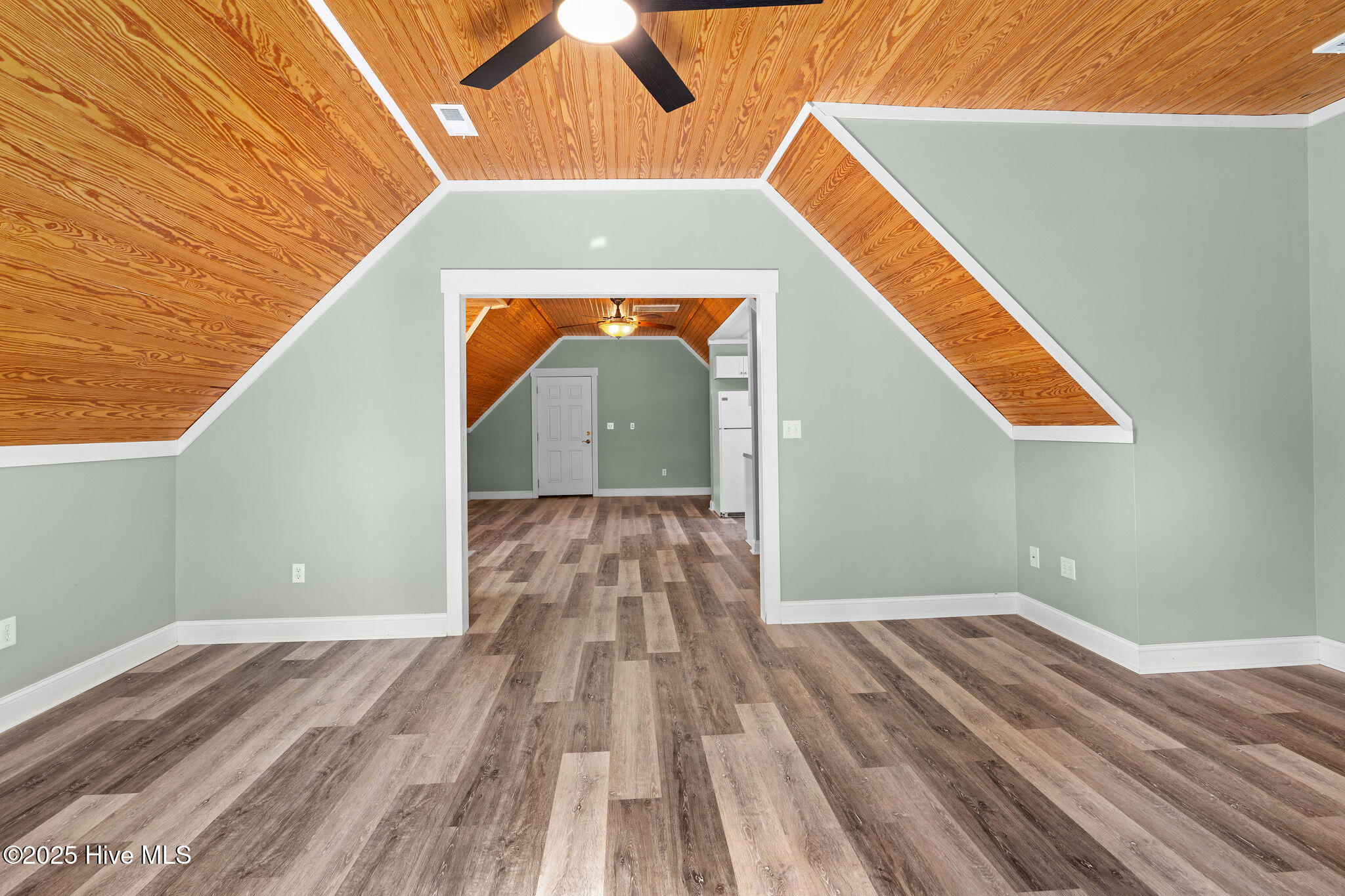 100526729 | Photo 69