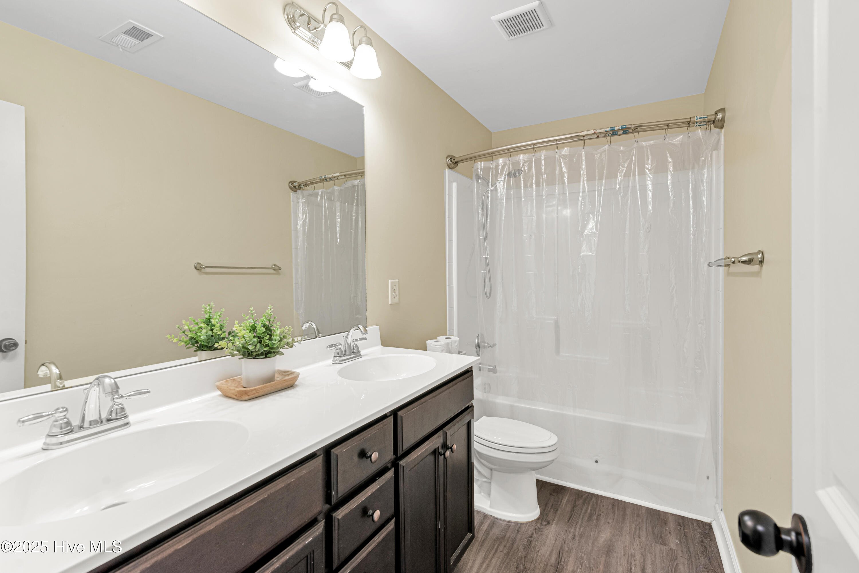 100531224 | Photo 34