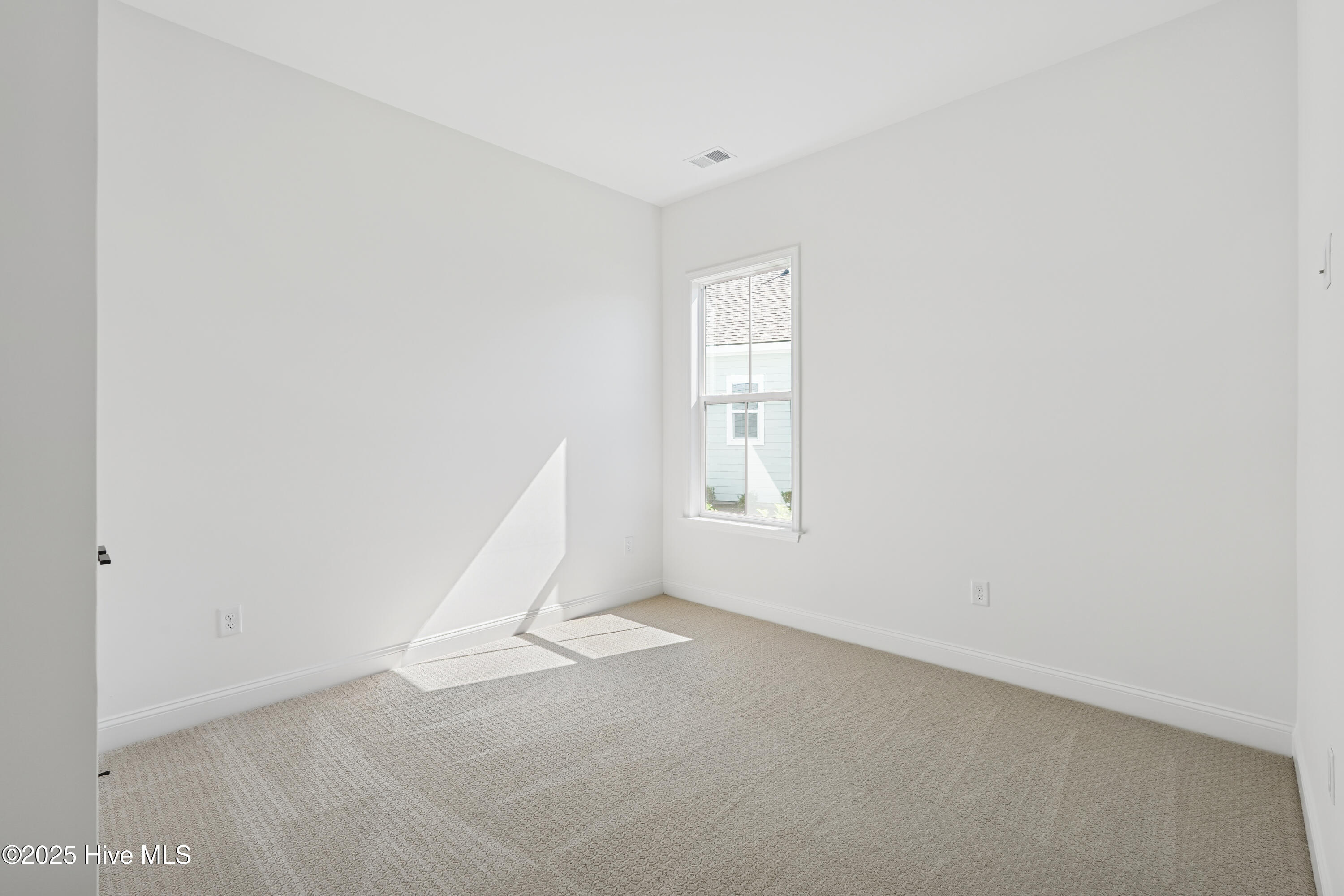 100508375 | Photo 12