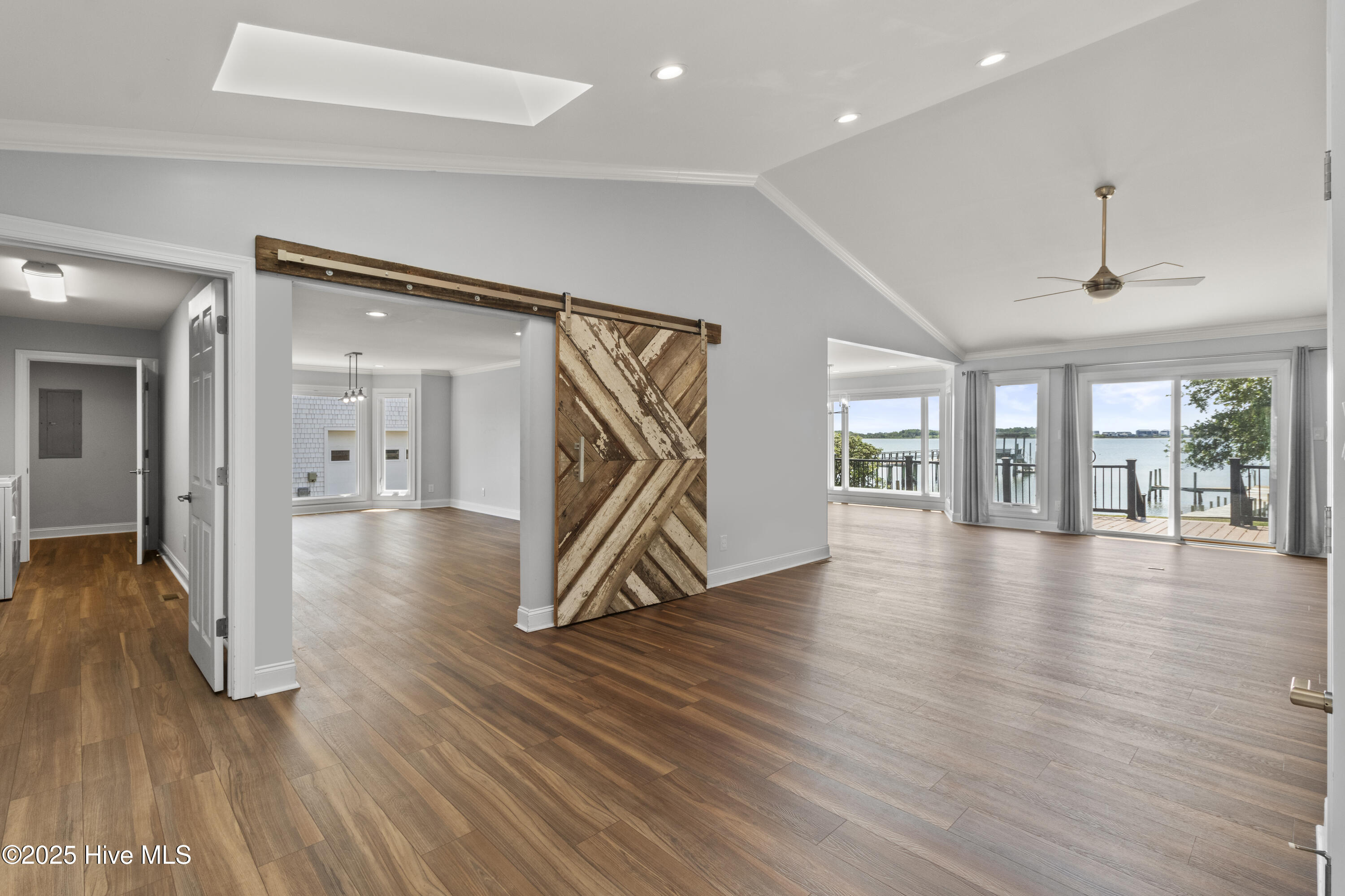 100503584 | Photo 34