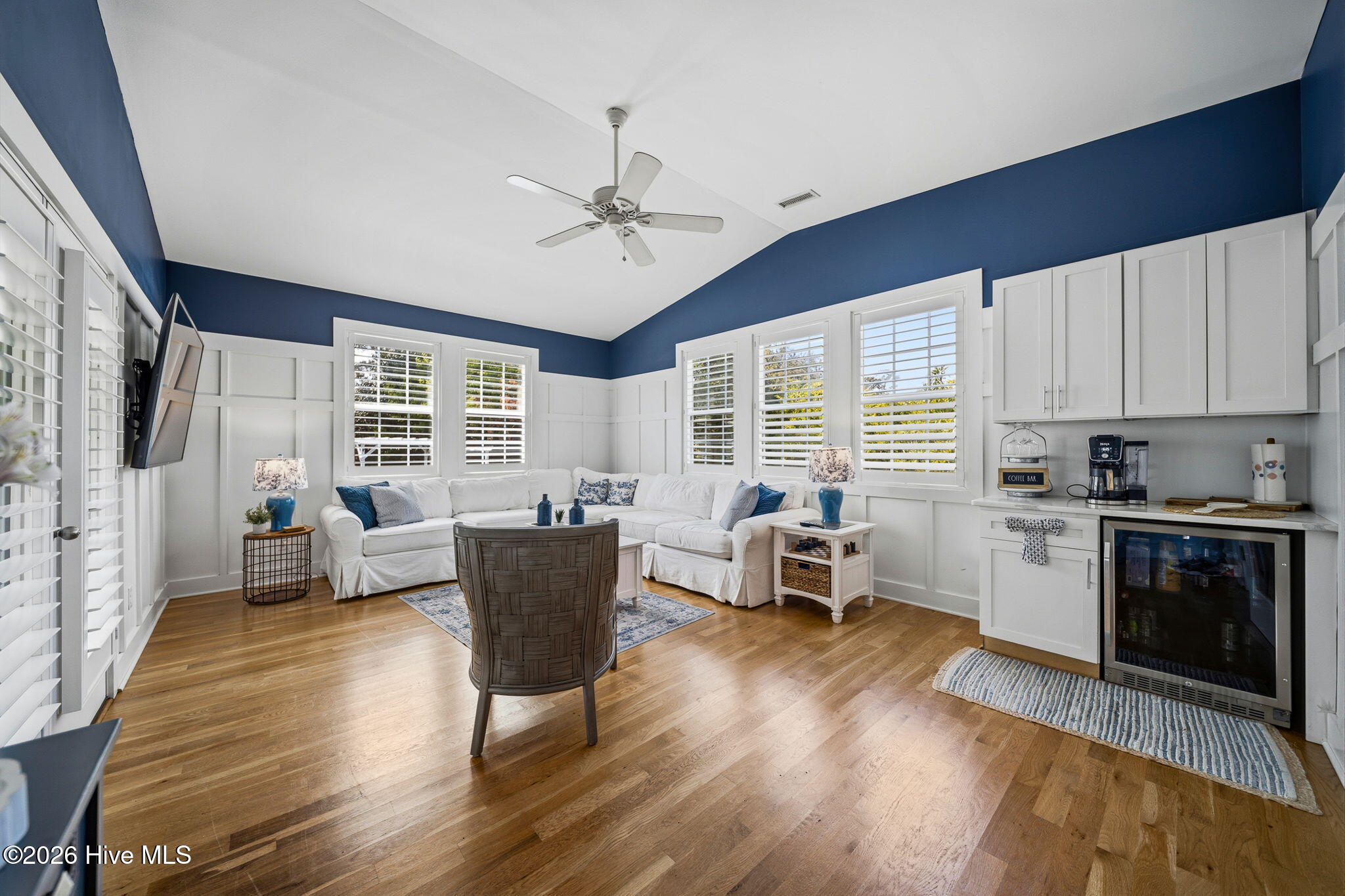 100561515 | Photo 42