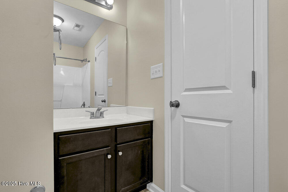 100546186 | Photo 23