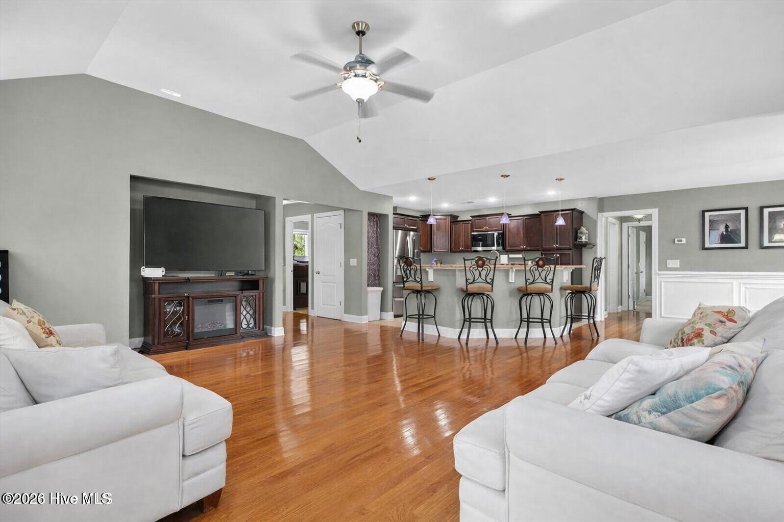 100561727 | Photo 10