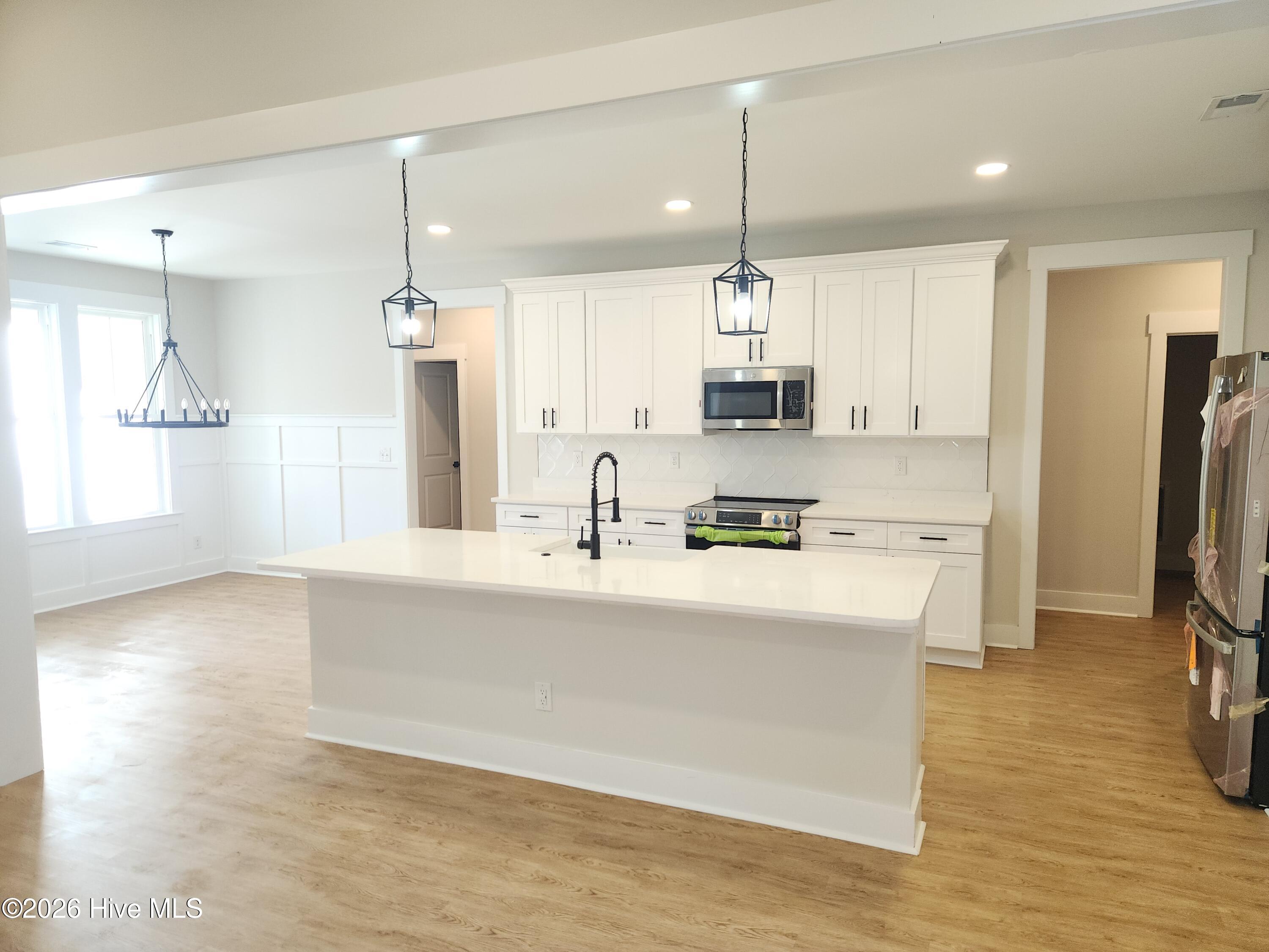 100559285 | Photo 16