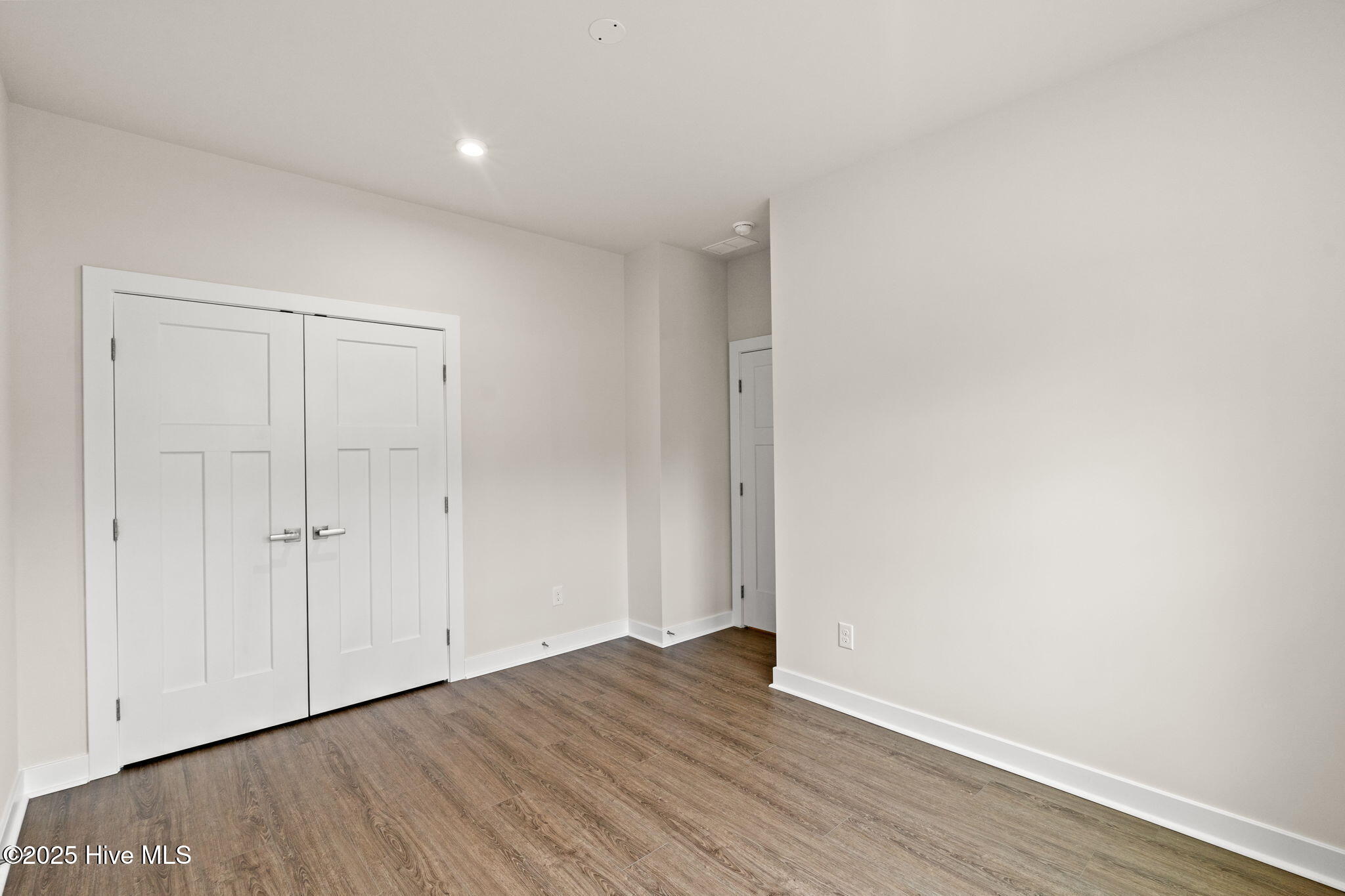 100562530 | Photo 18