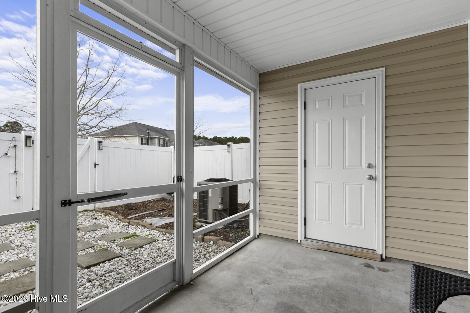 100549698 | Photo 23