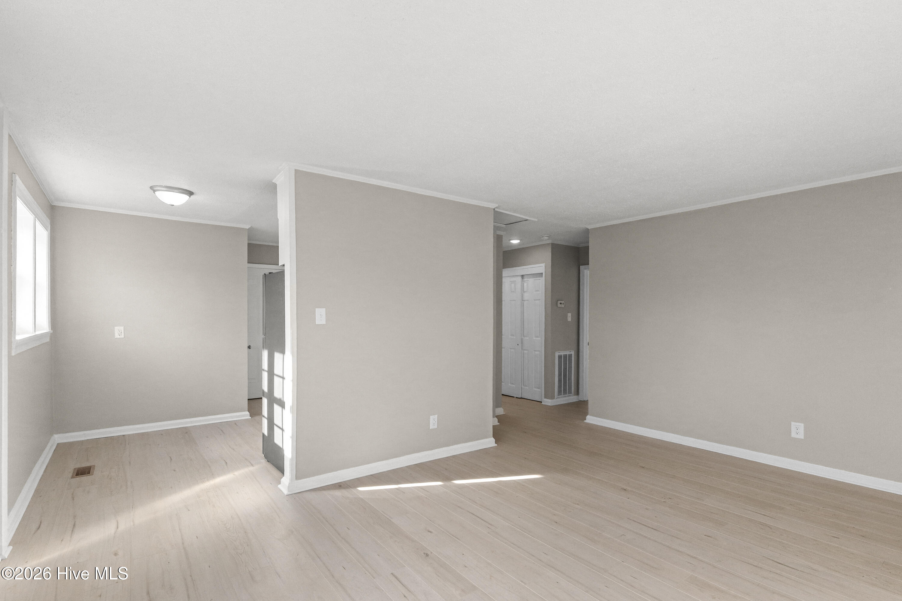 100563835 | Photo 25