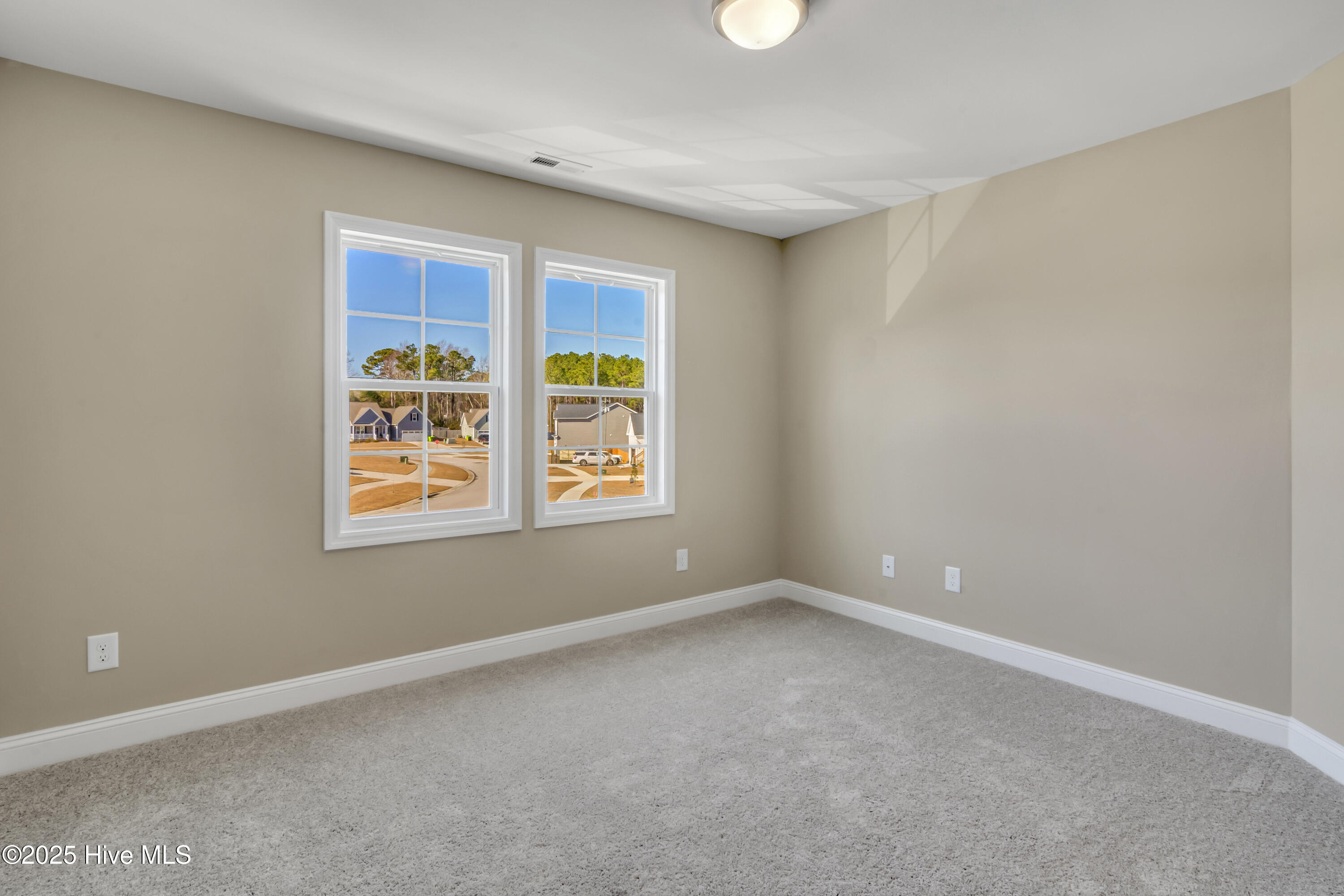 100566089 | Photo 37