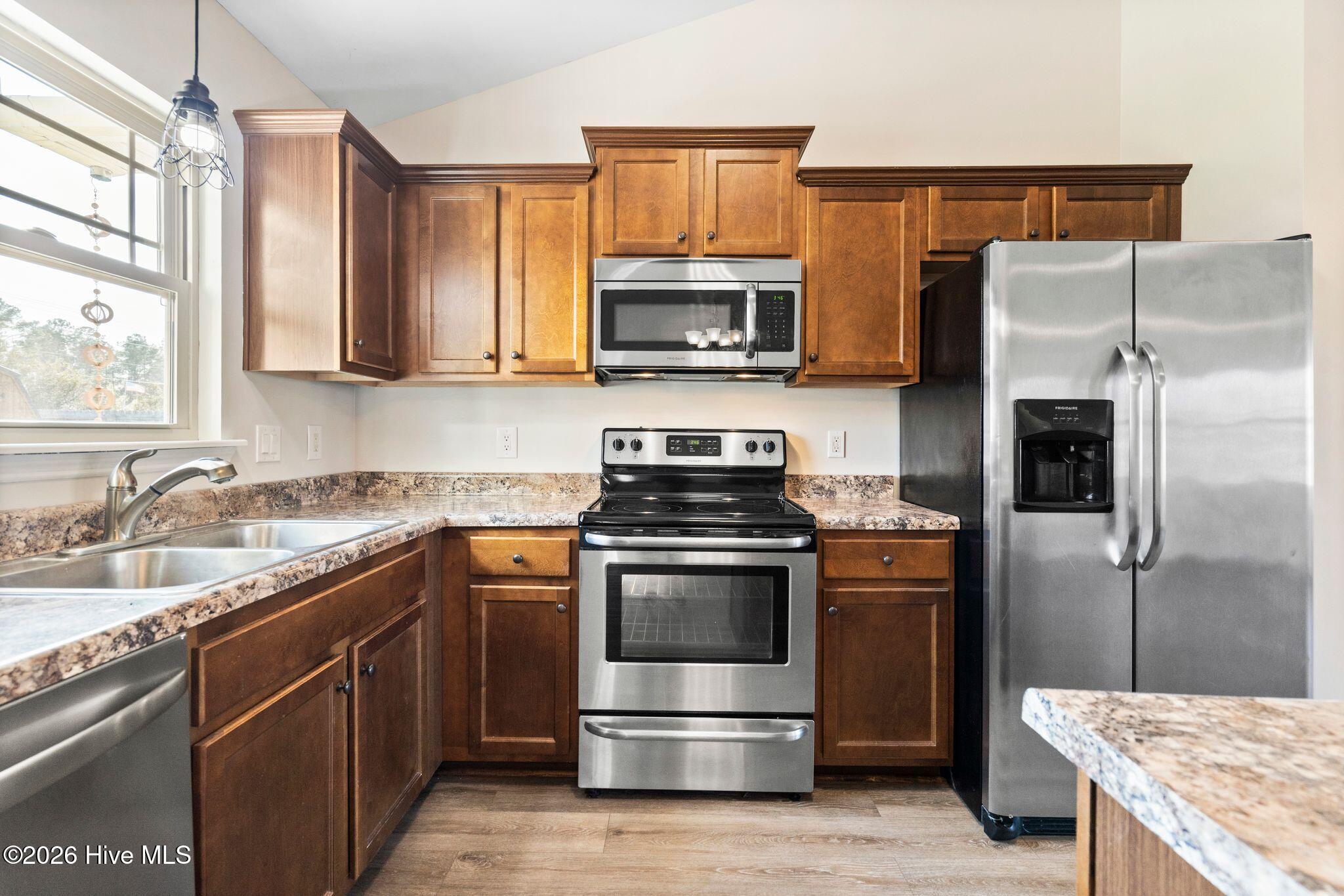 100559181 | Photo 14