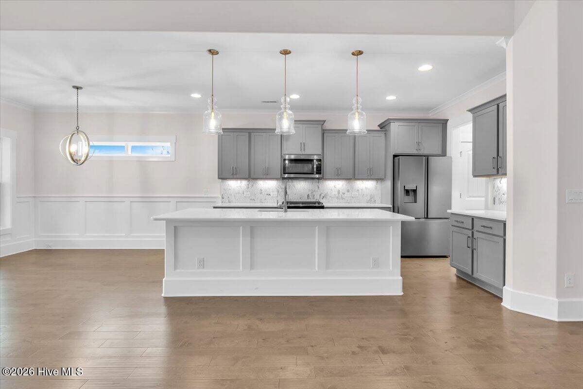 100548797 | Photo 35