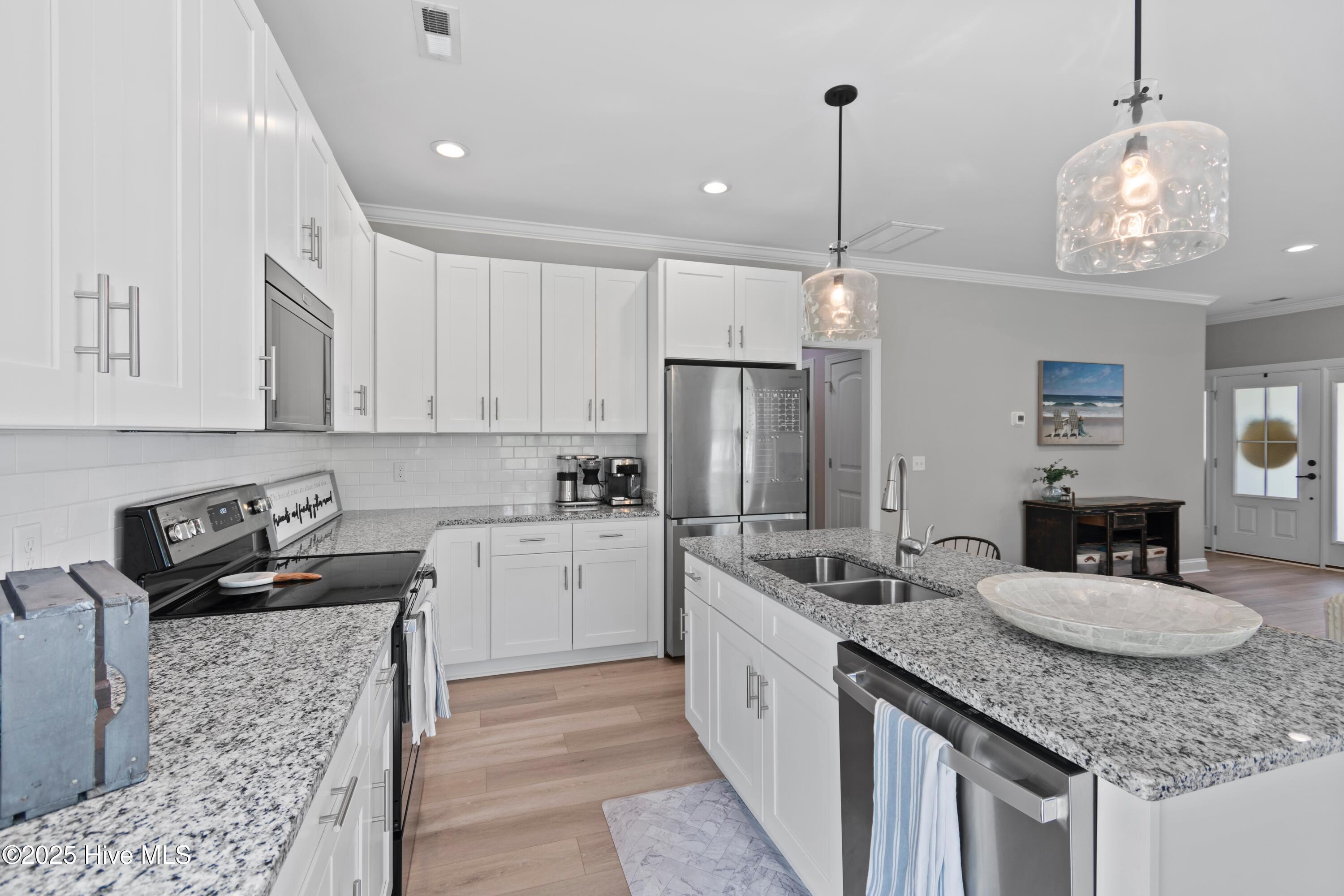 100530702 | Photo 10