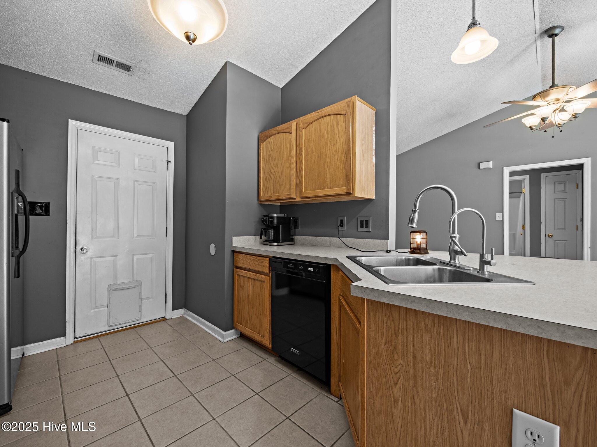 404 Silo Court, Hubert, NC 28539 – photo 11: 38-web-or-mls-P7011764