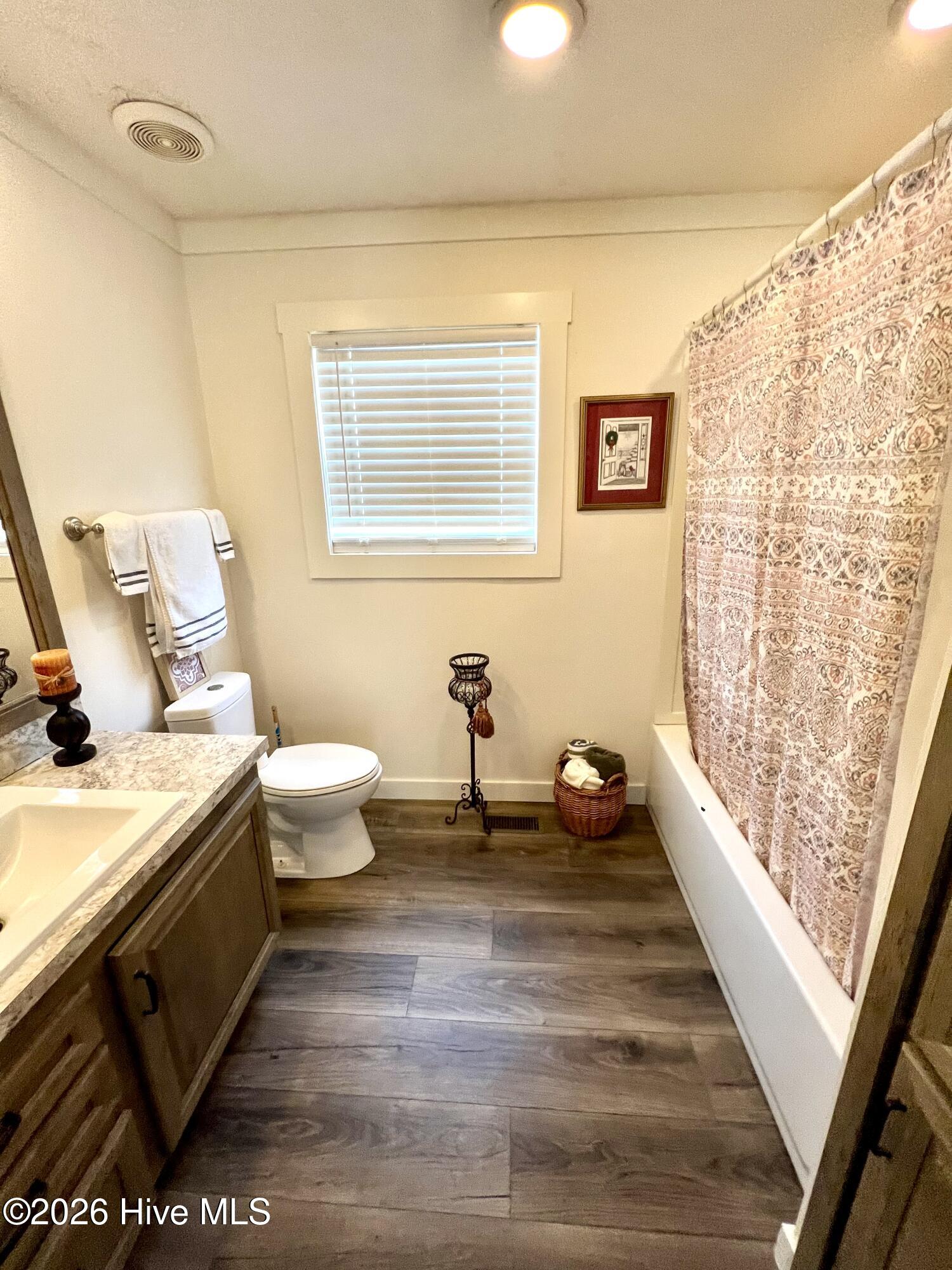 100558277 | Photo 25