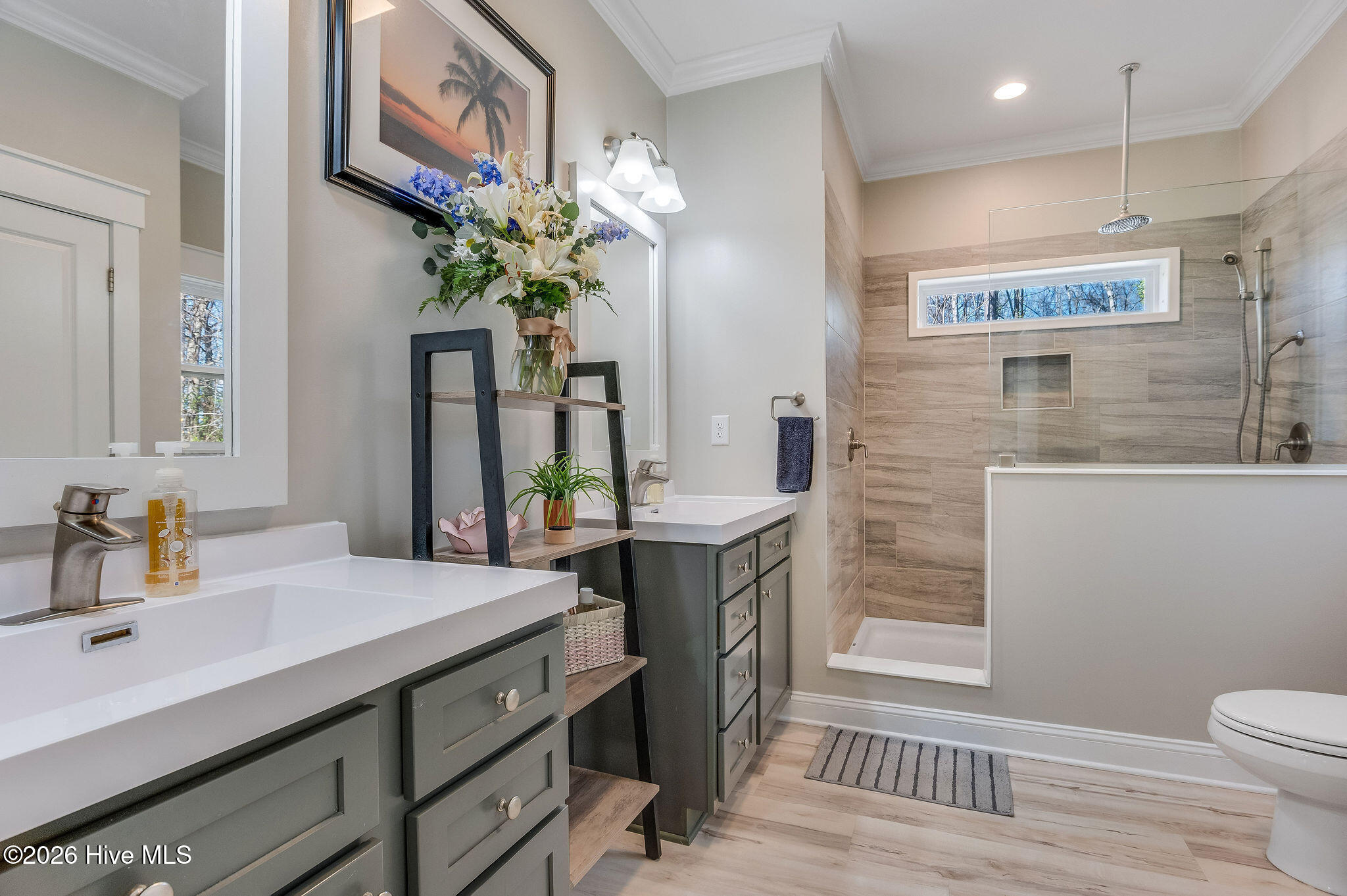 100559948 | Photo 19