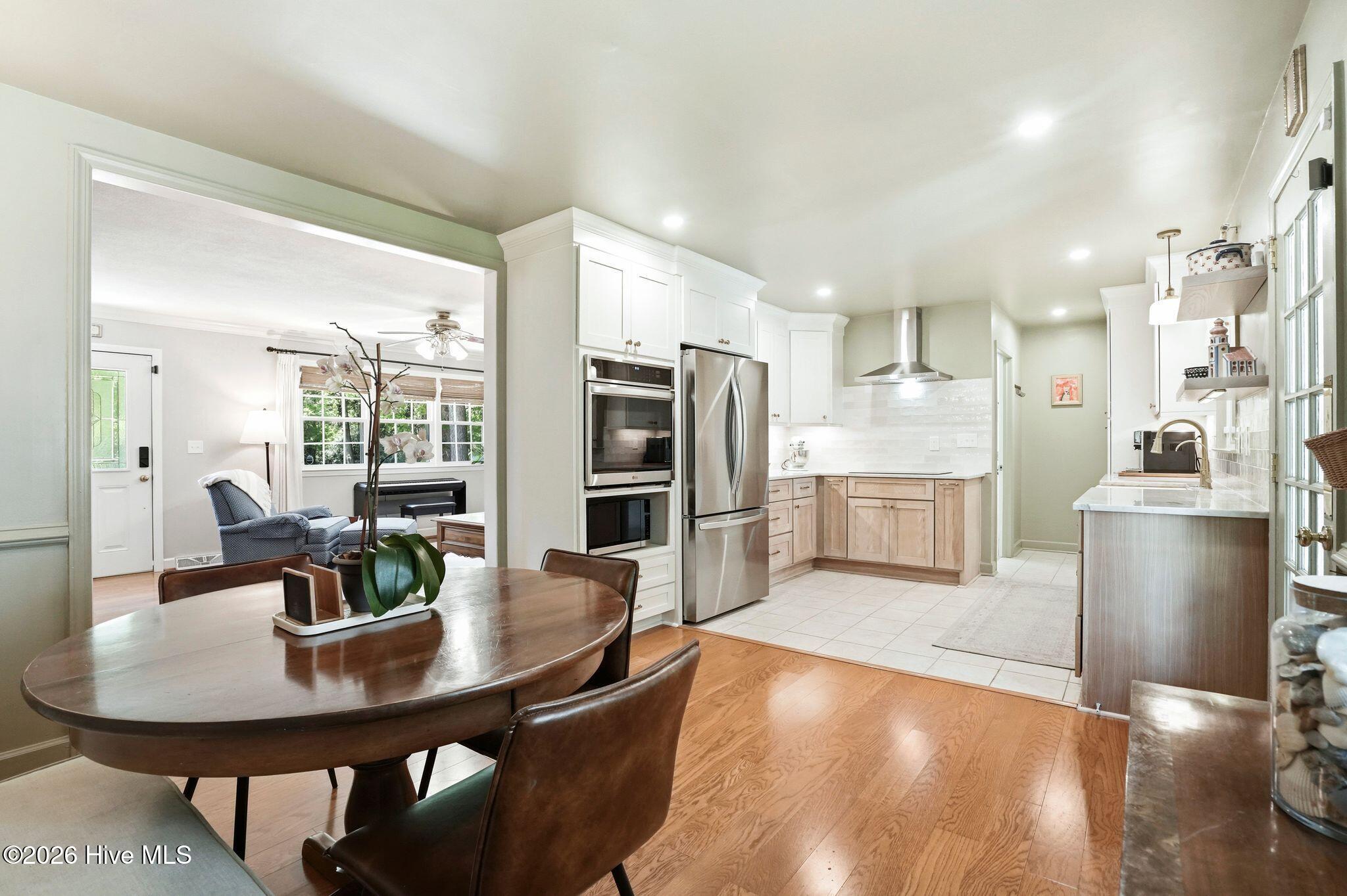 100568648 | Photo 11