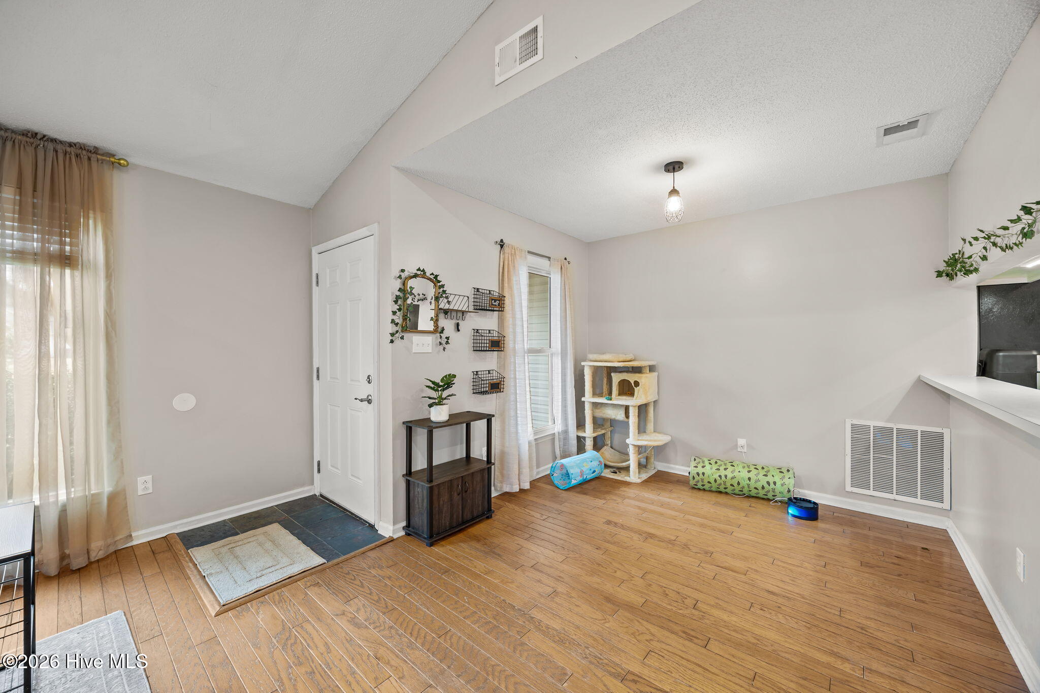 100559460 | Photo 11