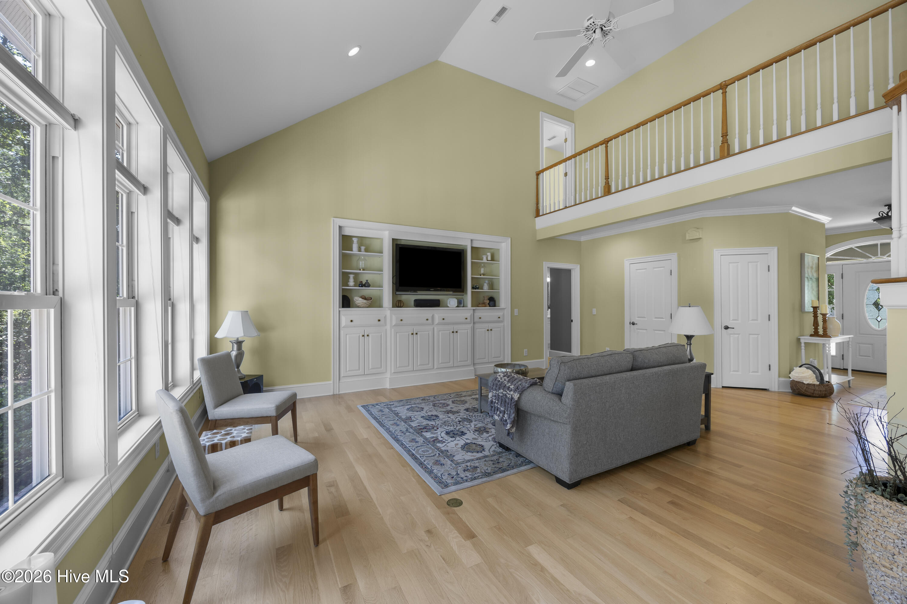 100557041 | Photo 16