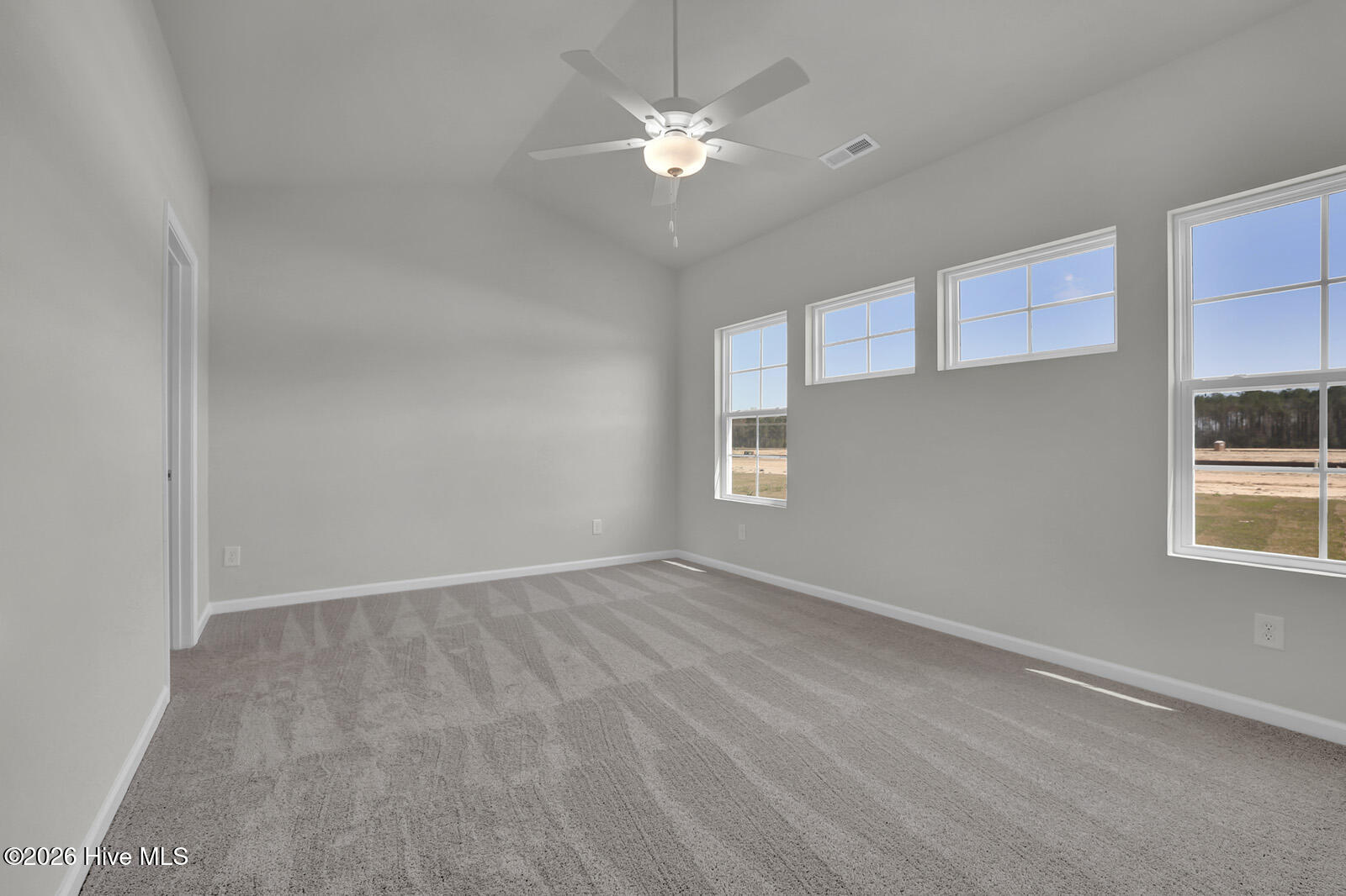 100550326 | Photo 17