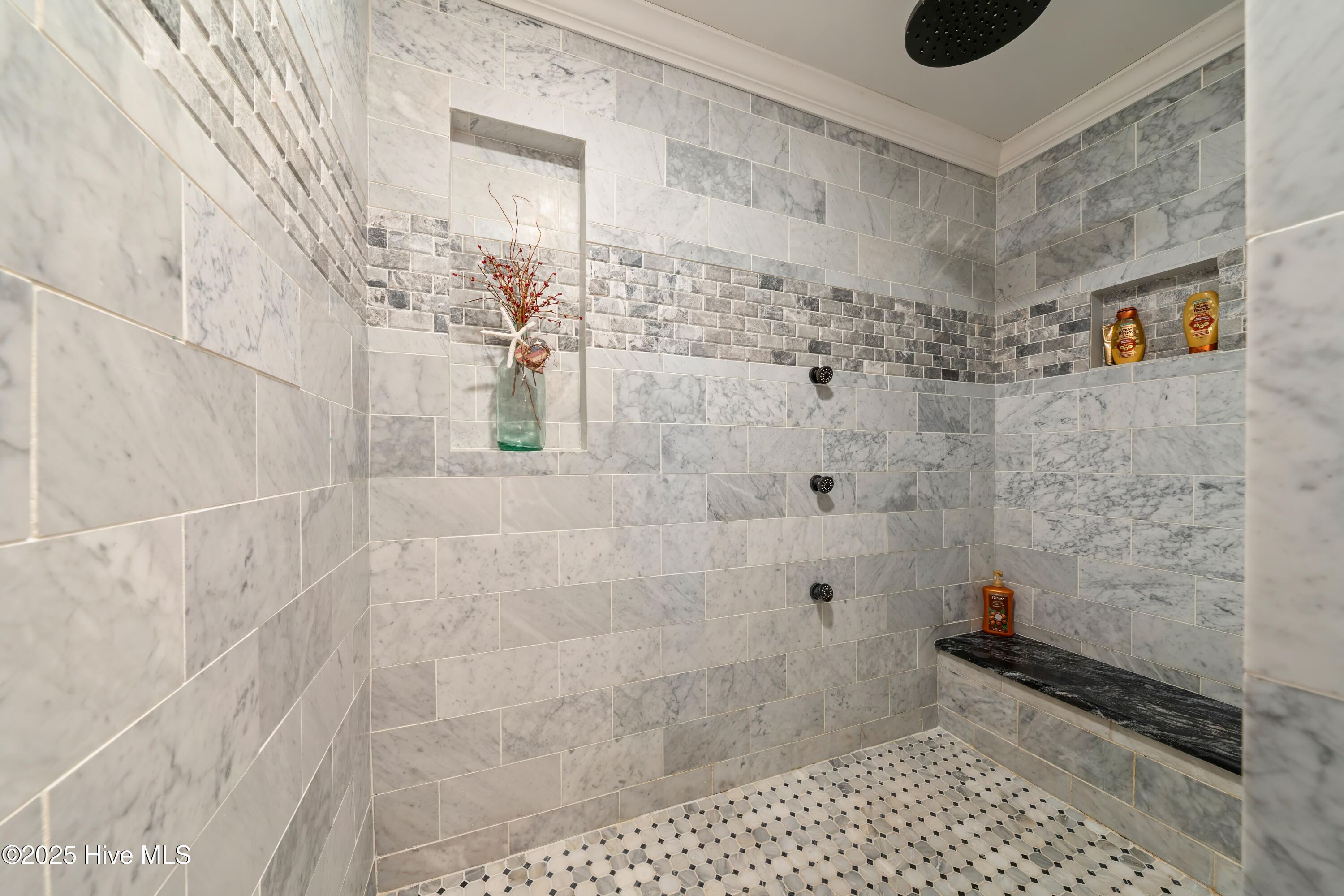 100557788 | Photo 69