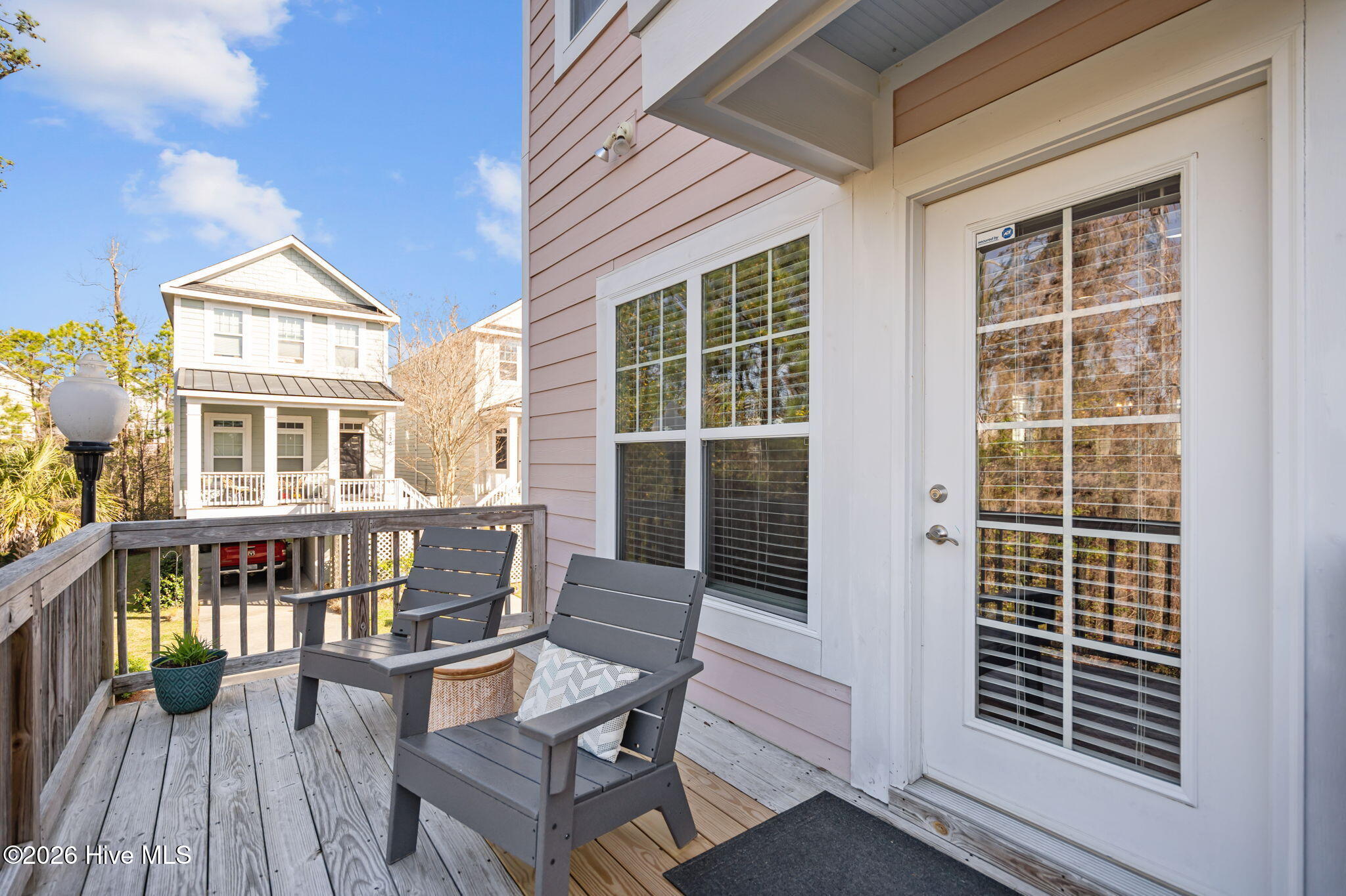 100560922 | Photo 35