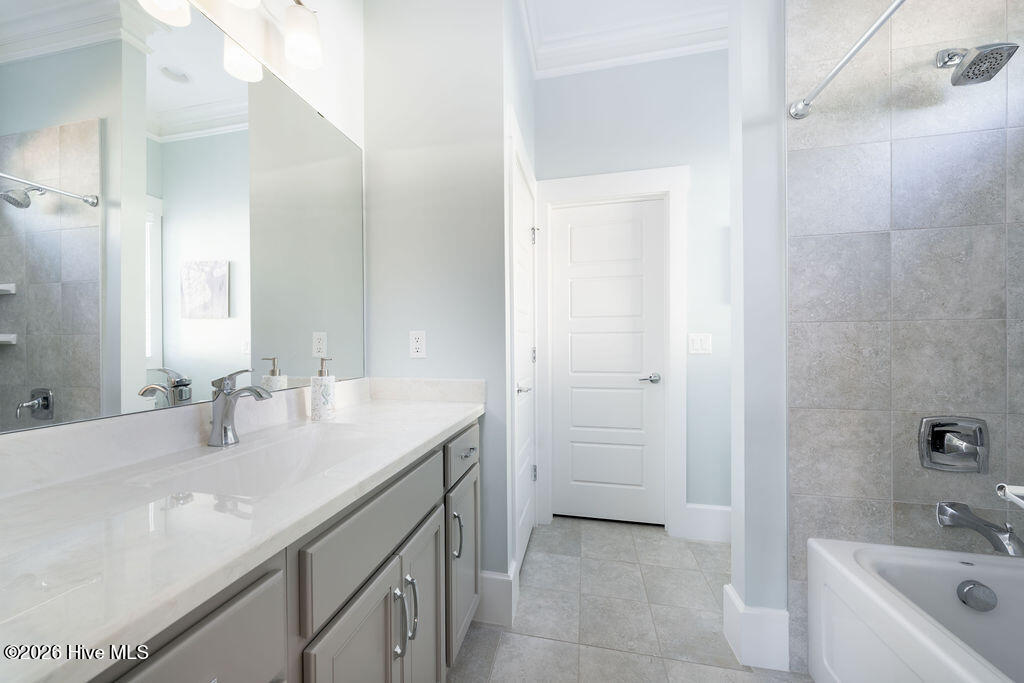 100561843 | Photo 34