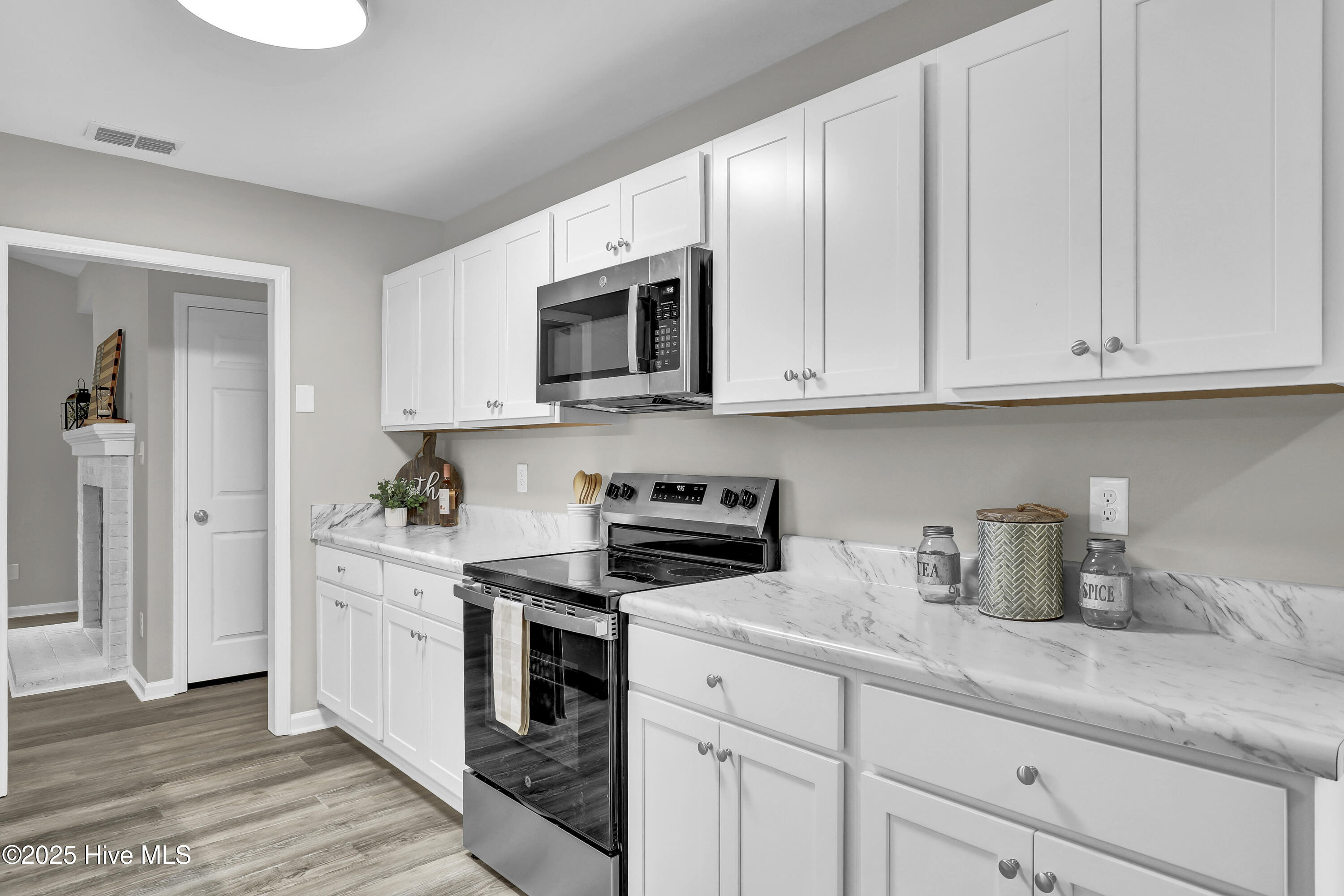 100536825 | Photo 11