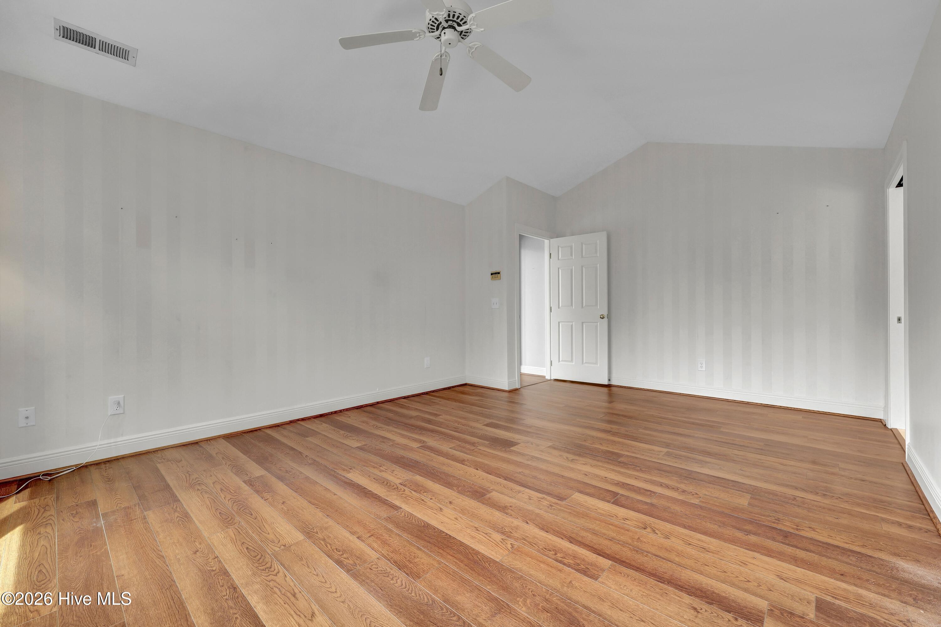 100566096 | Photo 29