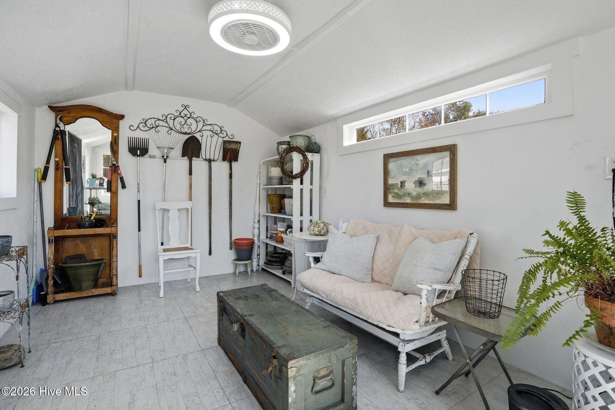 100557423 | Photo 76