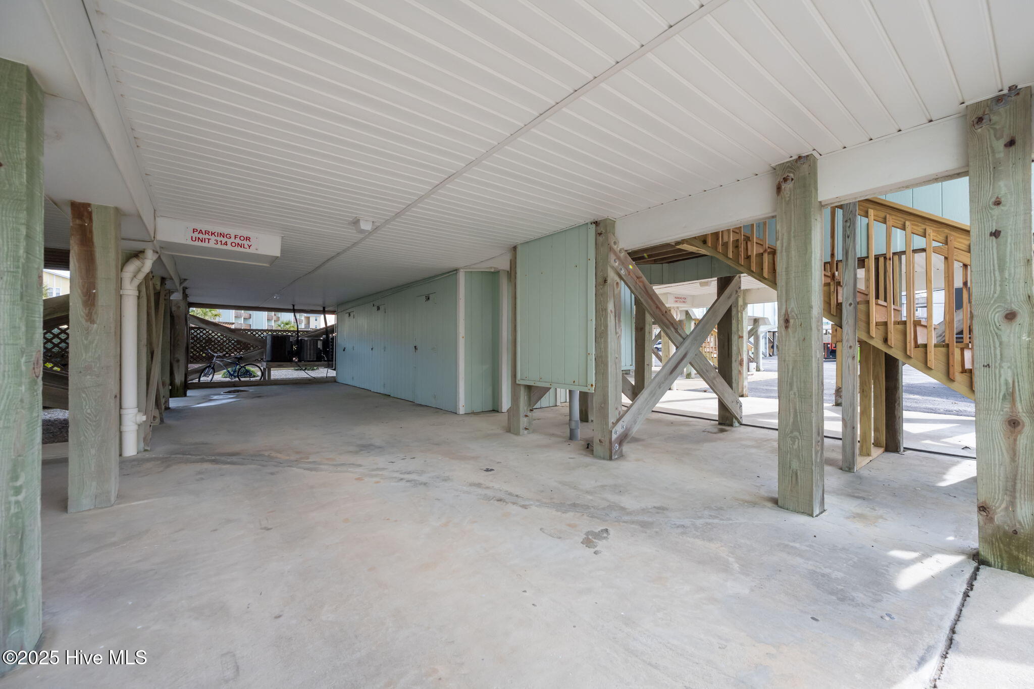 100543704 | Photo 26