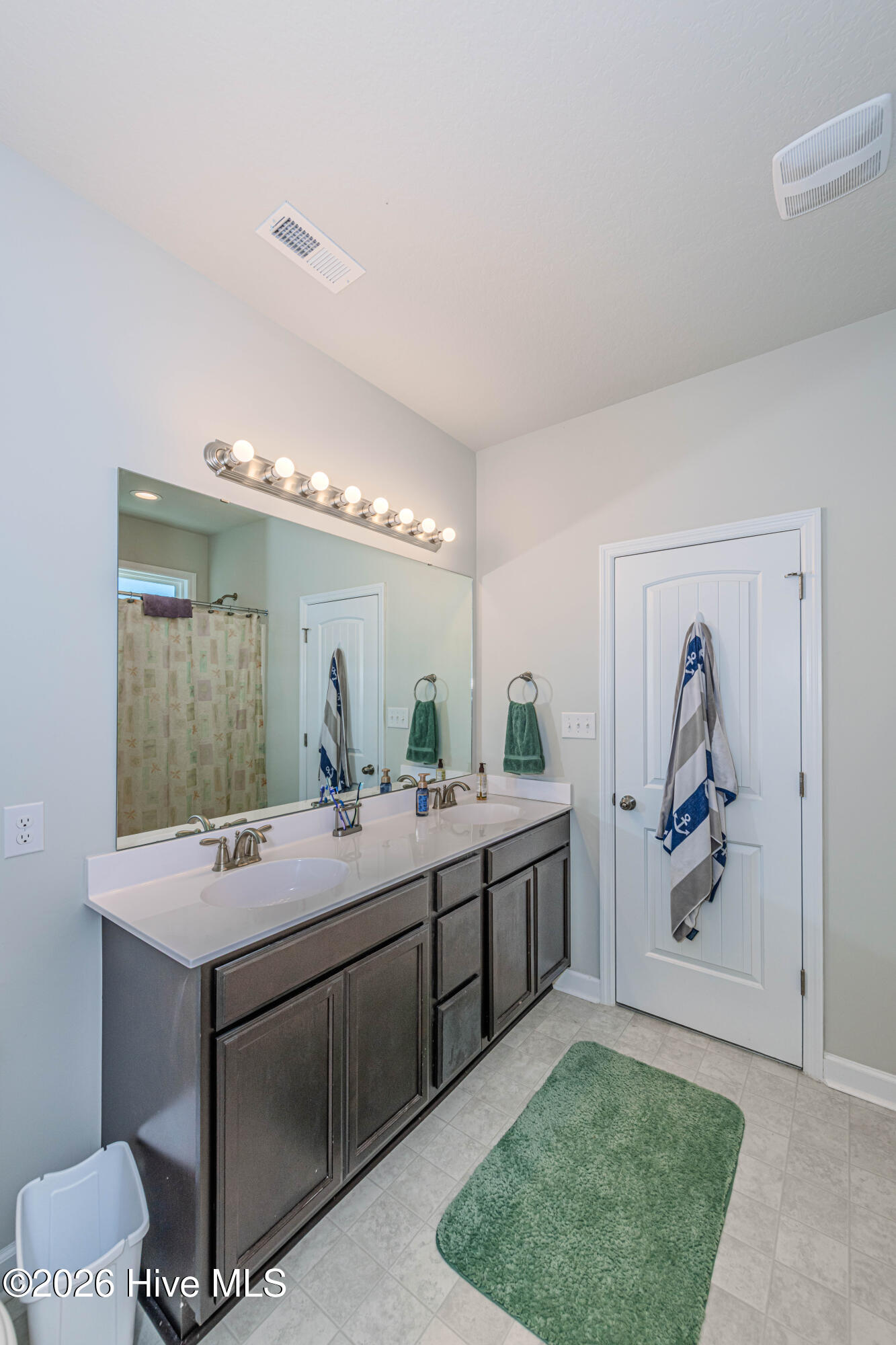 100565496 | Photo 24