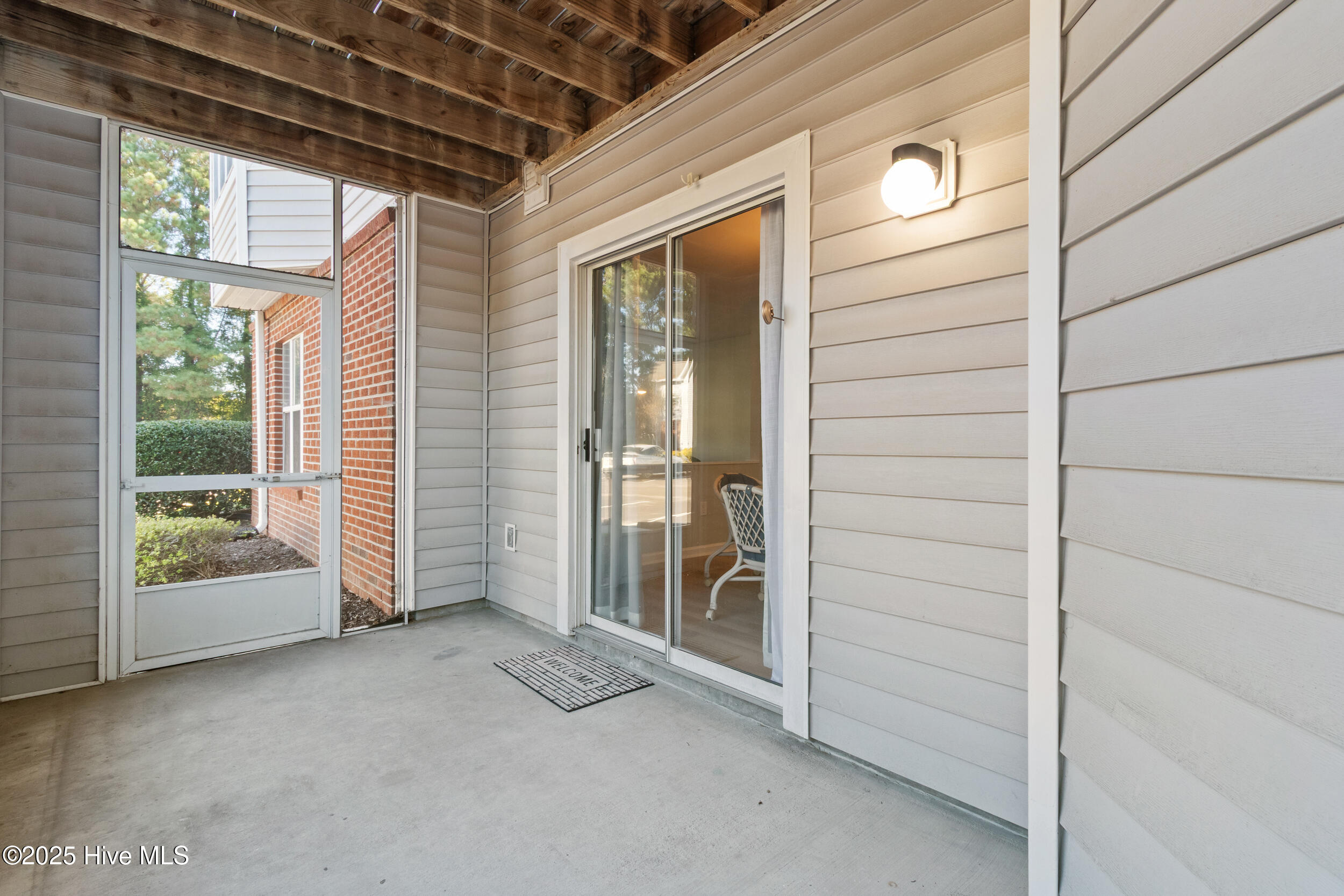 100557109 | Photo 22