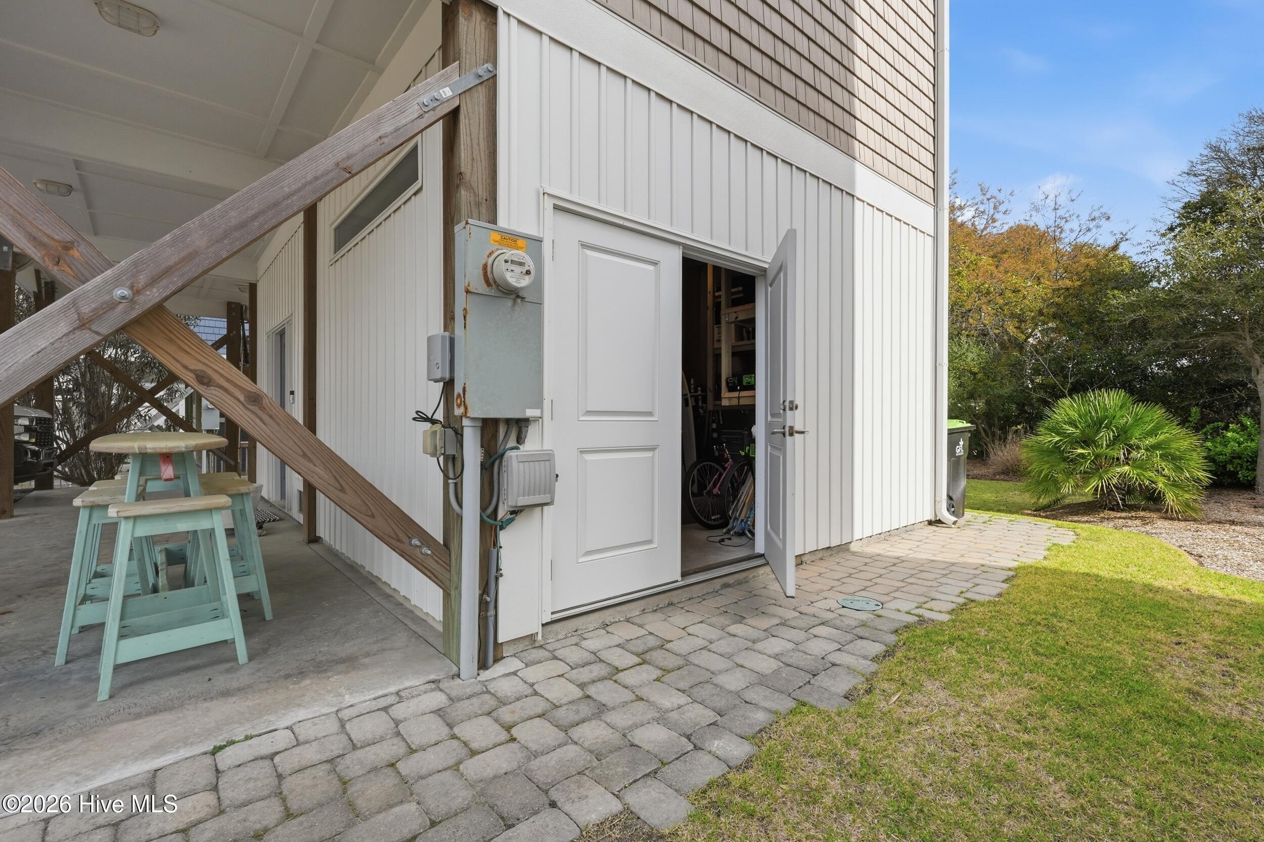 100562493 | Photo 51