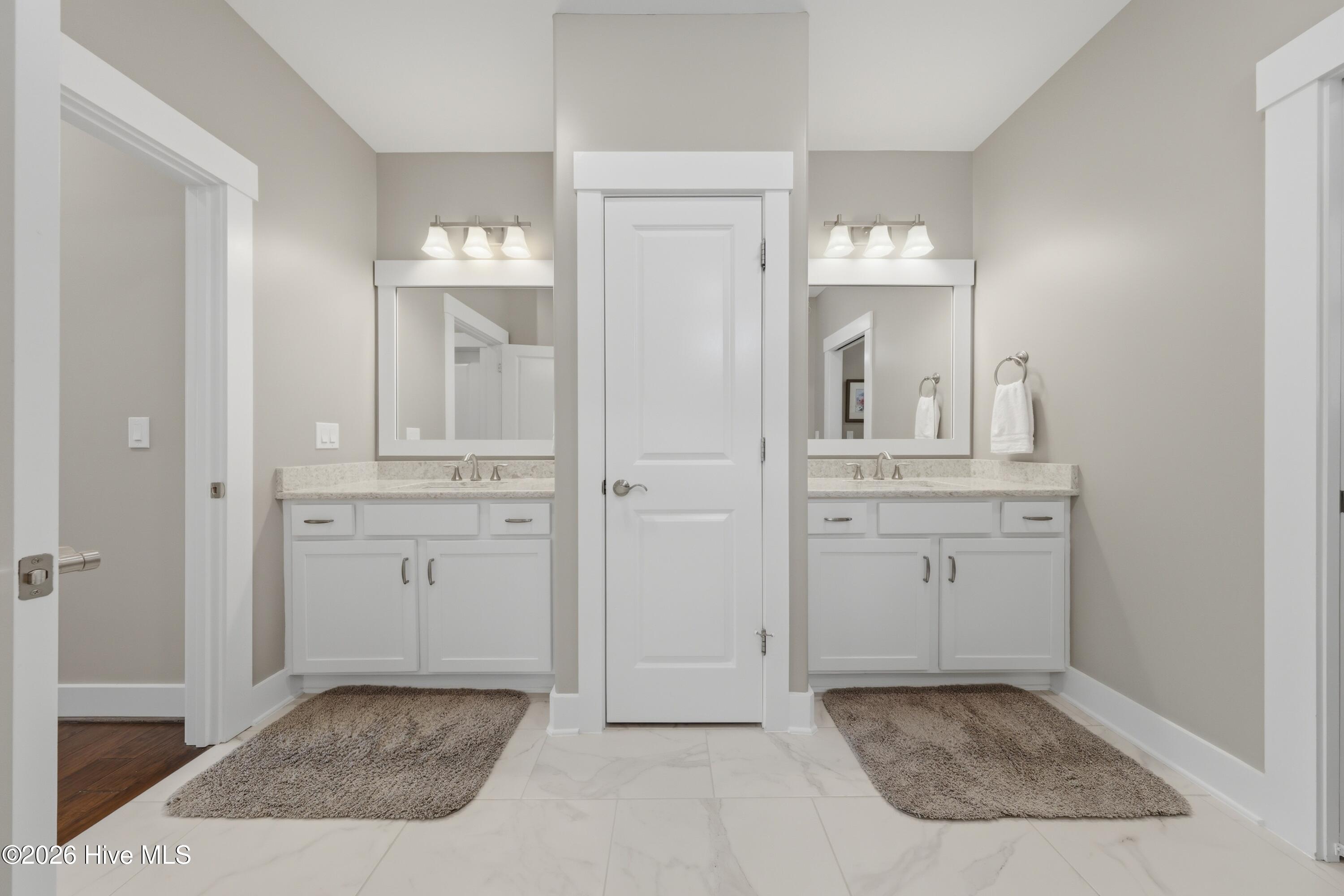 100569596 | Photo 25