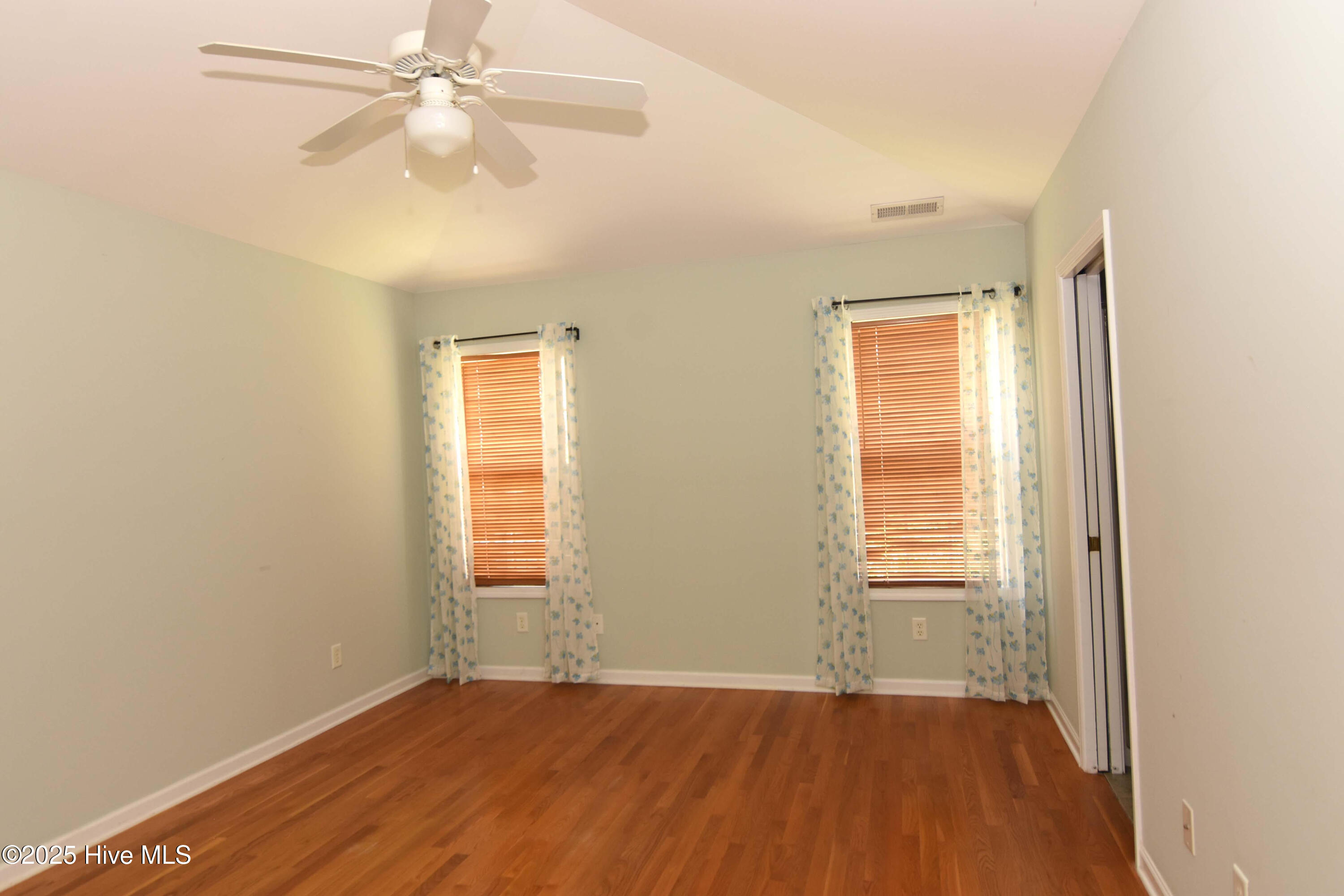 100521644 | Photo 13