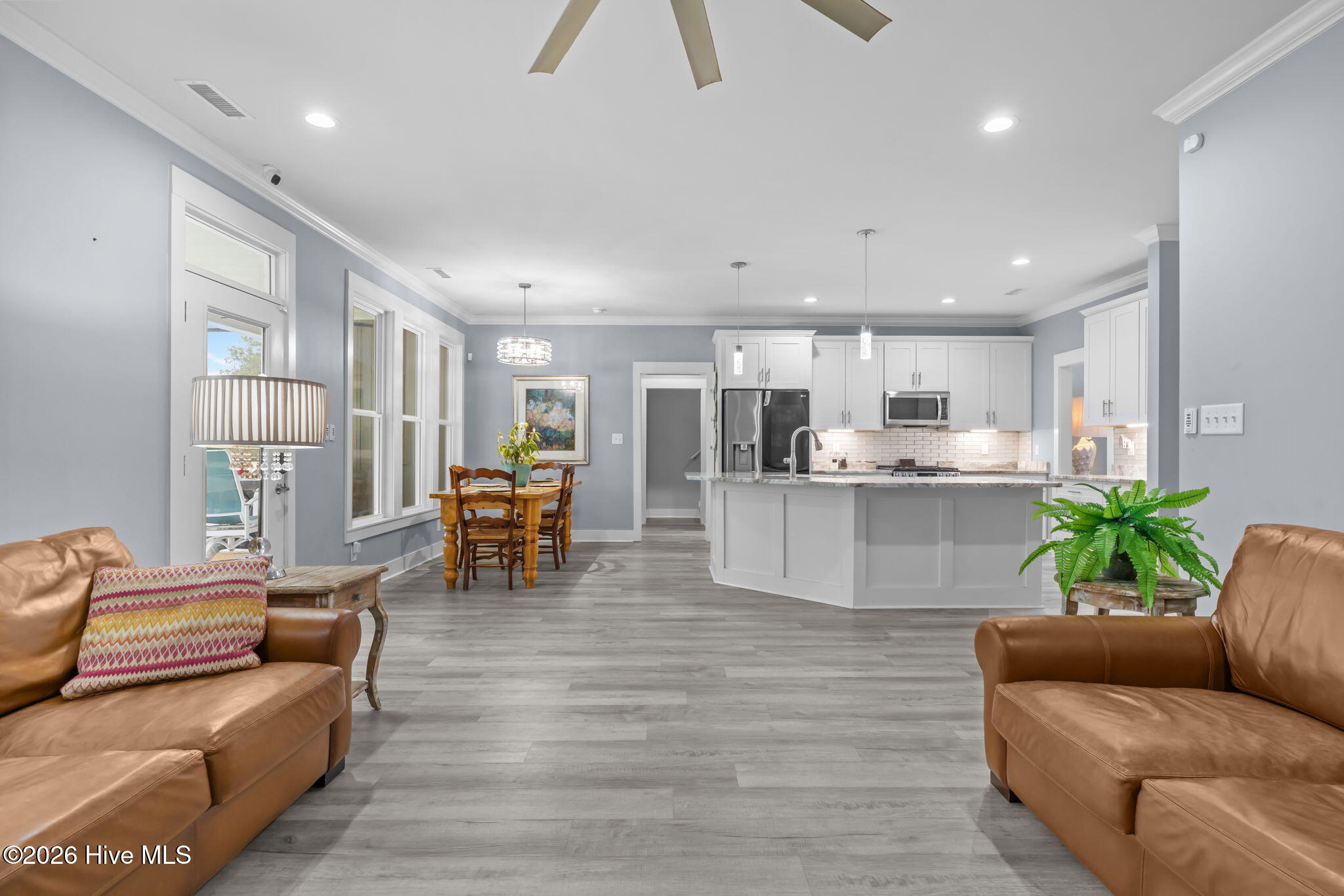 100549021 | Photo 26