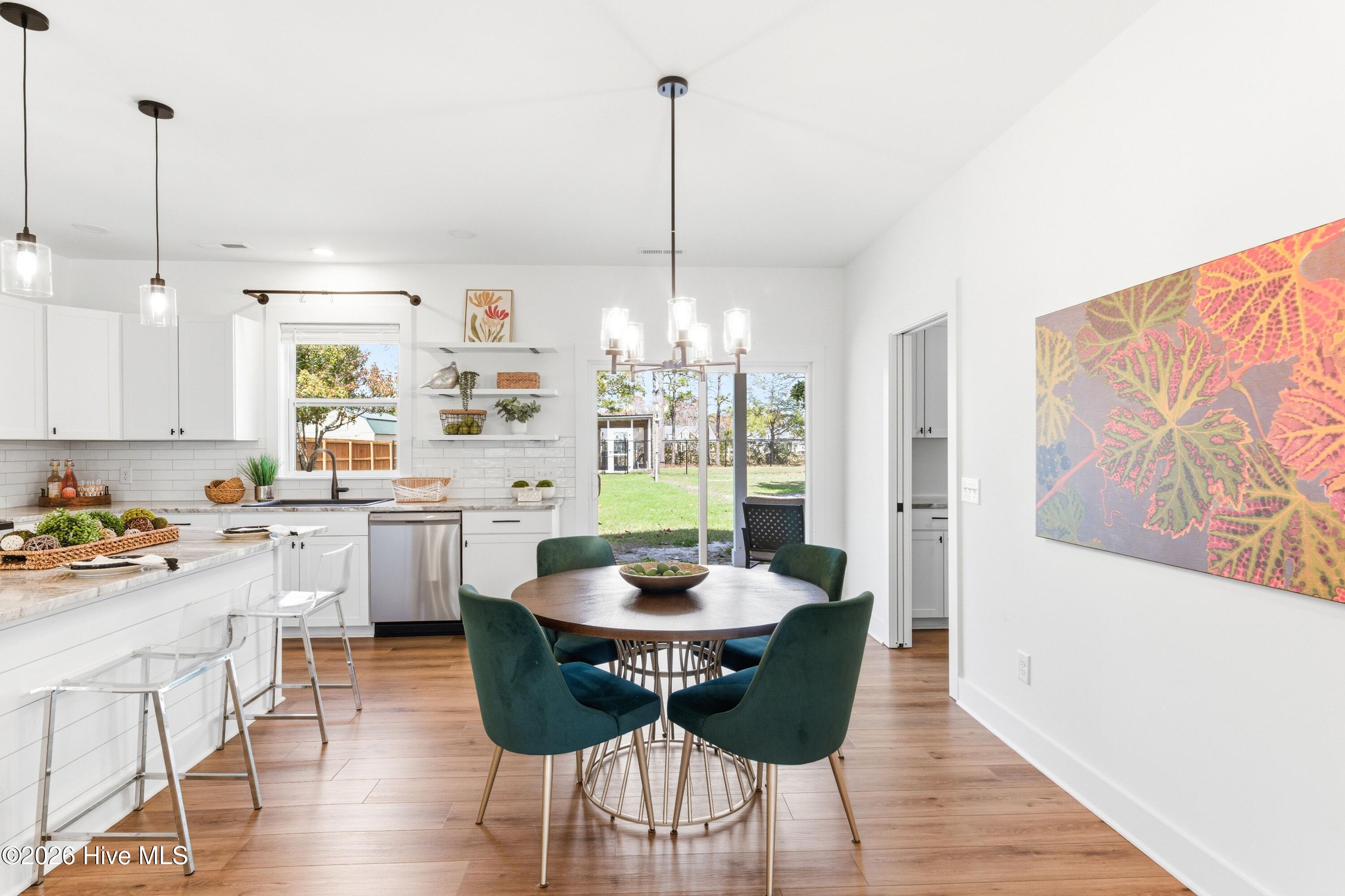 100561683 | Photo 17