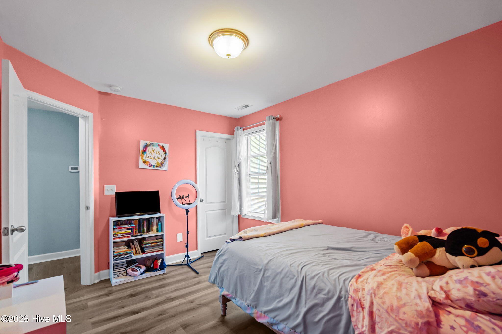 100561090 | Photo 32