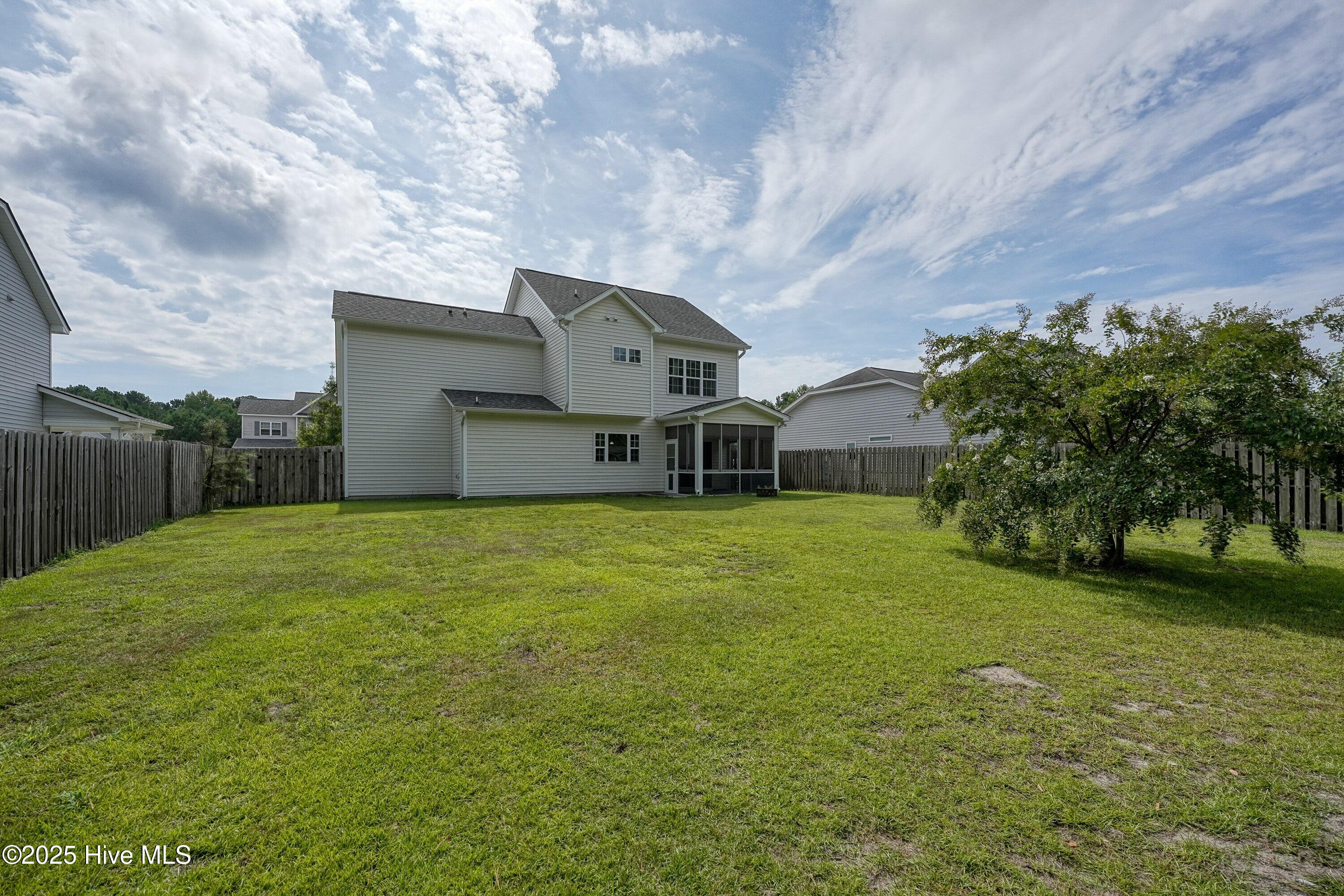 100543084 | Photo 42