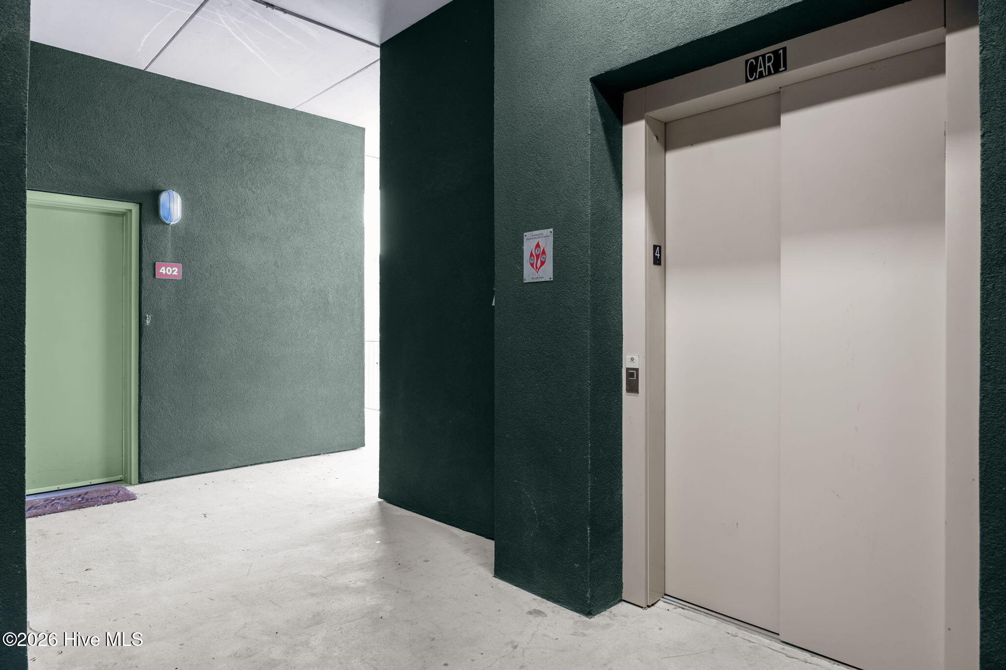 100566225 | Photo 29