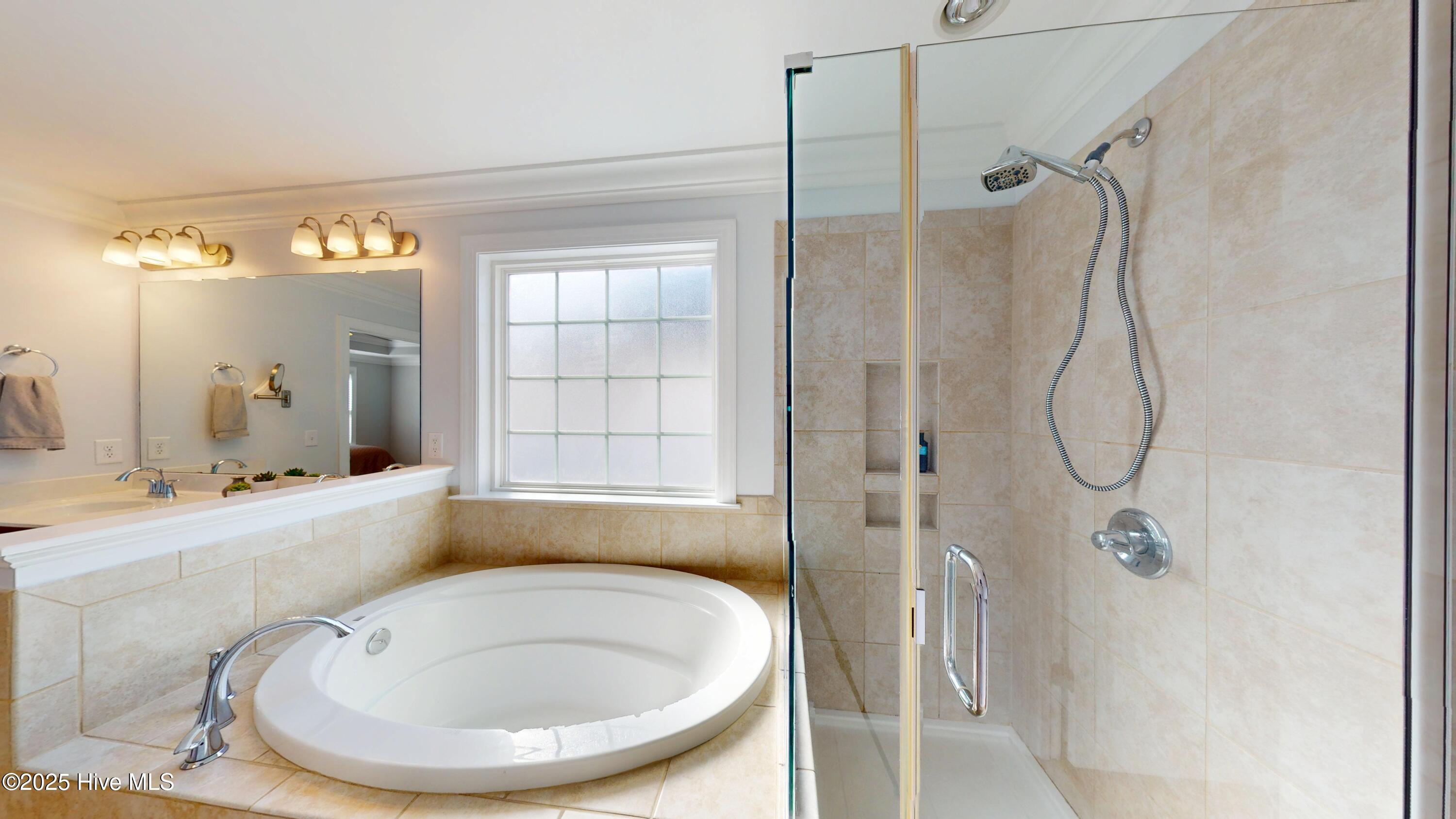 100526795 | Photo 38