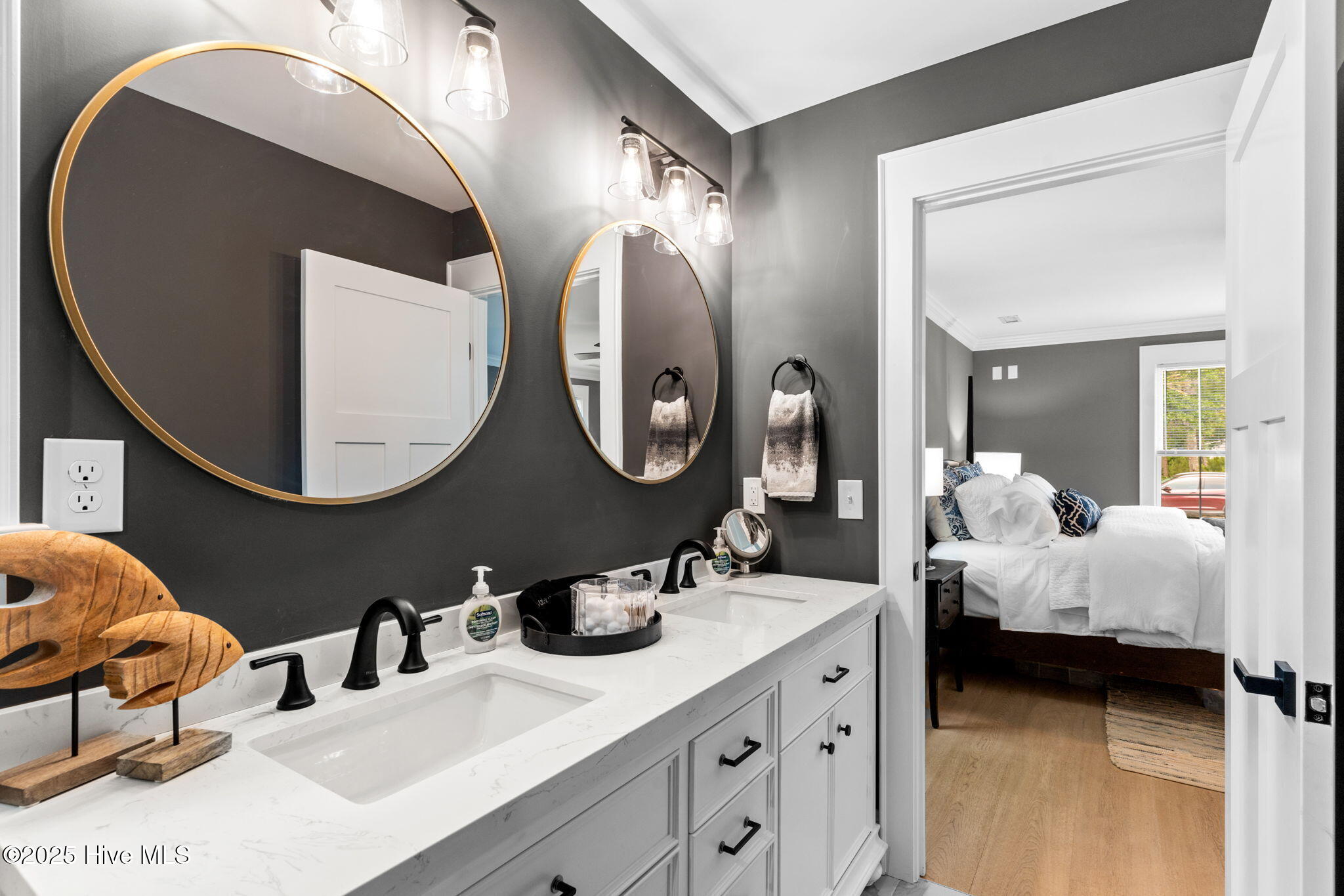 100492743 | Photo 21