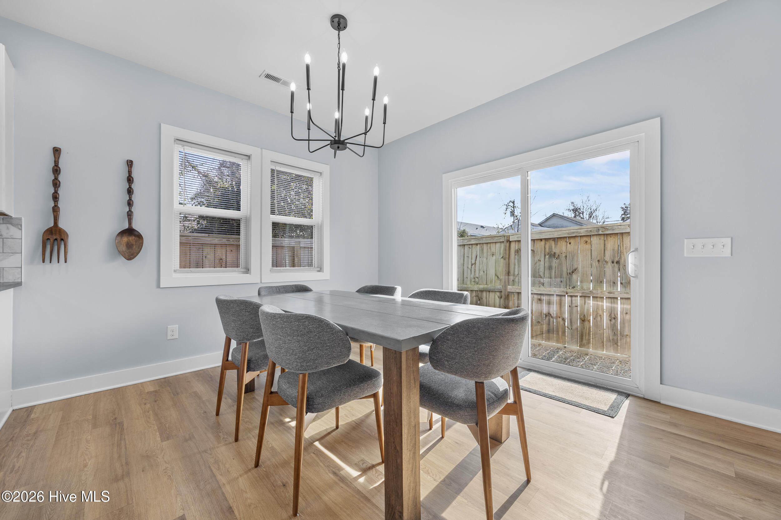 100545207 | Photo 15