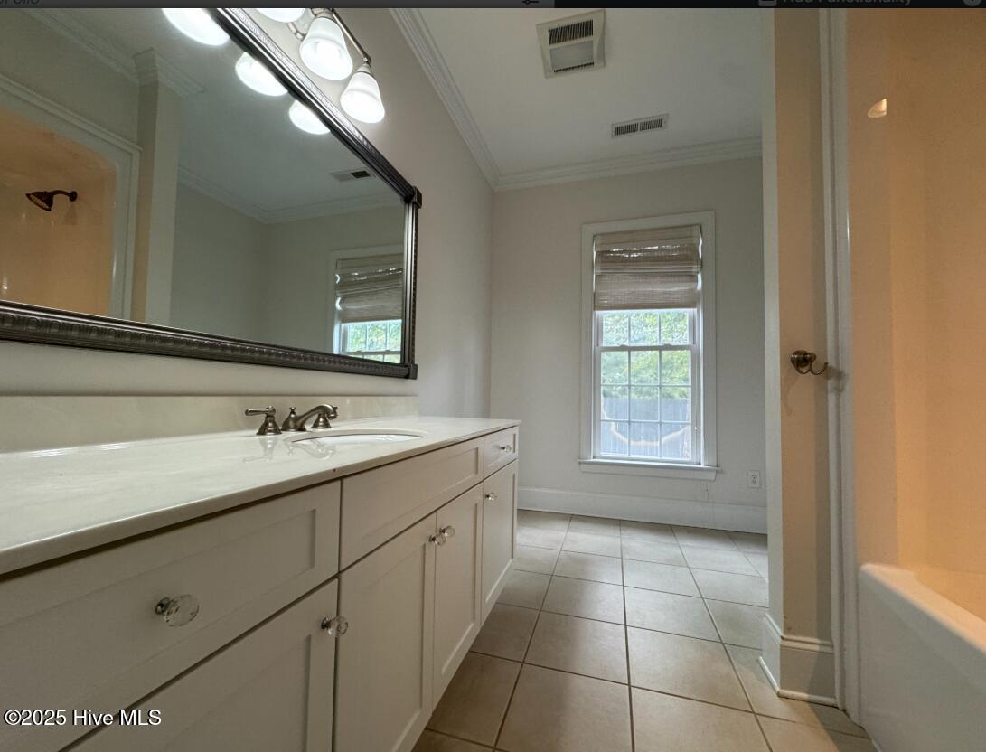 100537320 | Photo 10