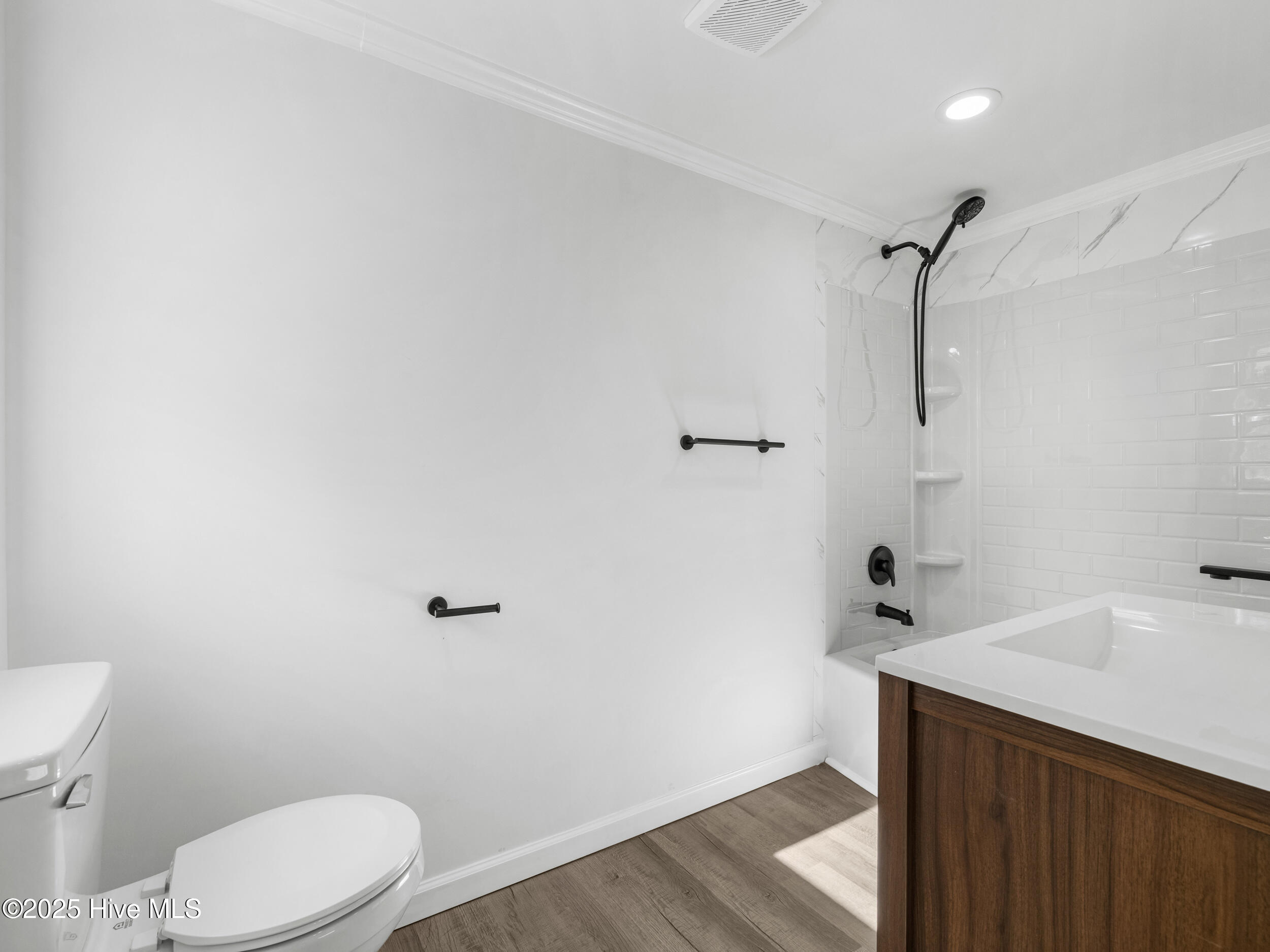 100545373 | Photo 24