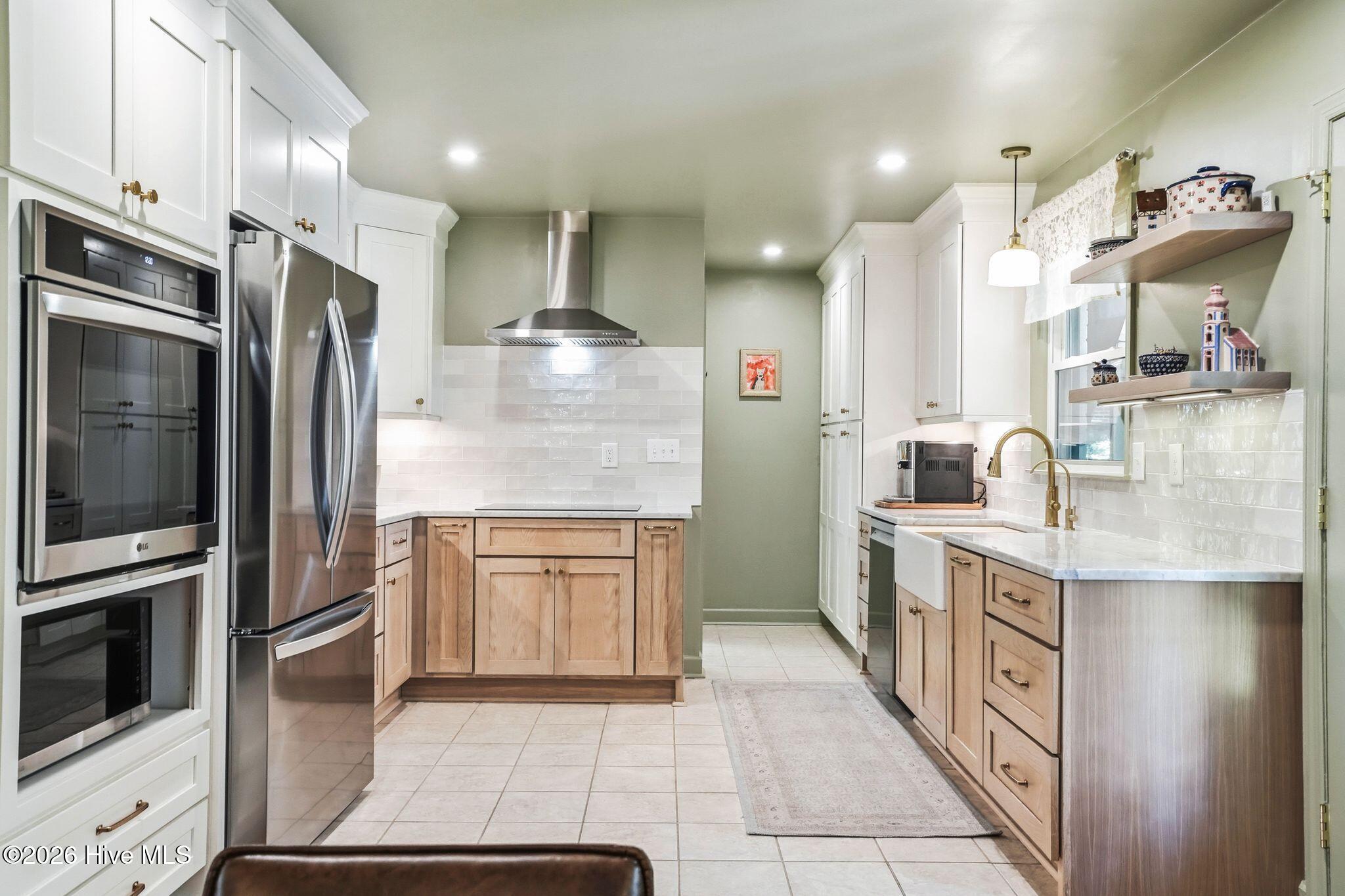 100568648 | Photo 18