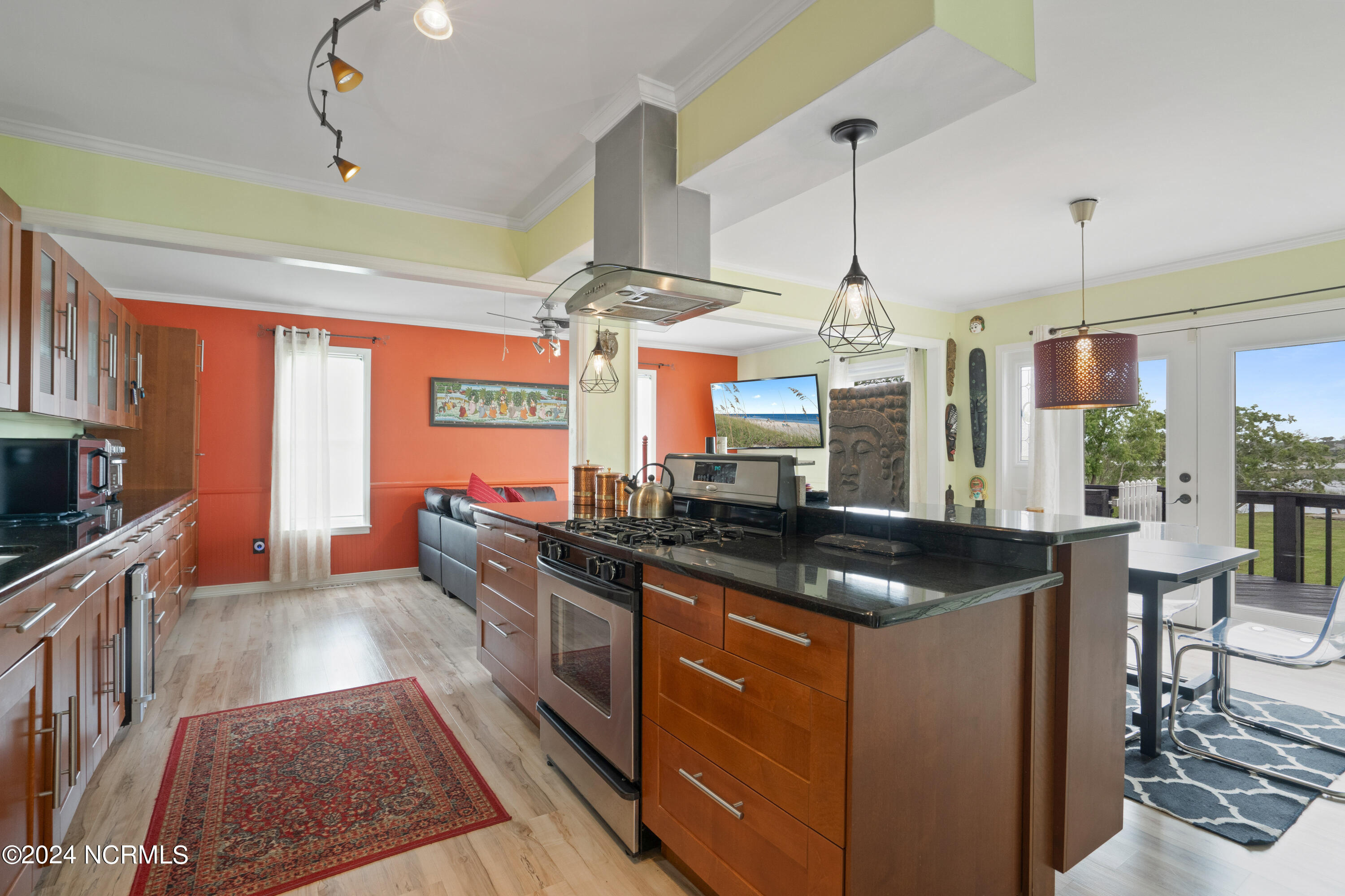 100560914 | Photo 20