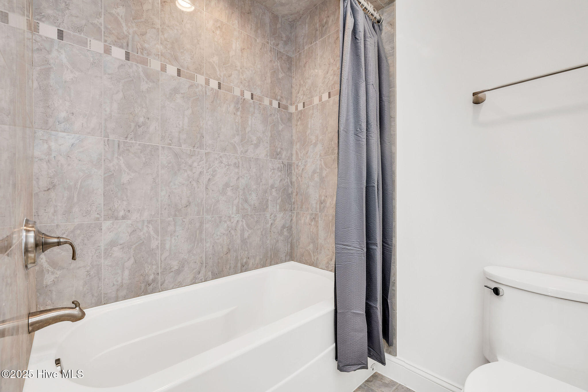 100540097 | Photo 40